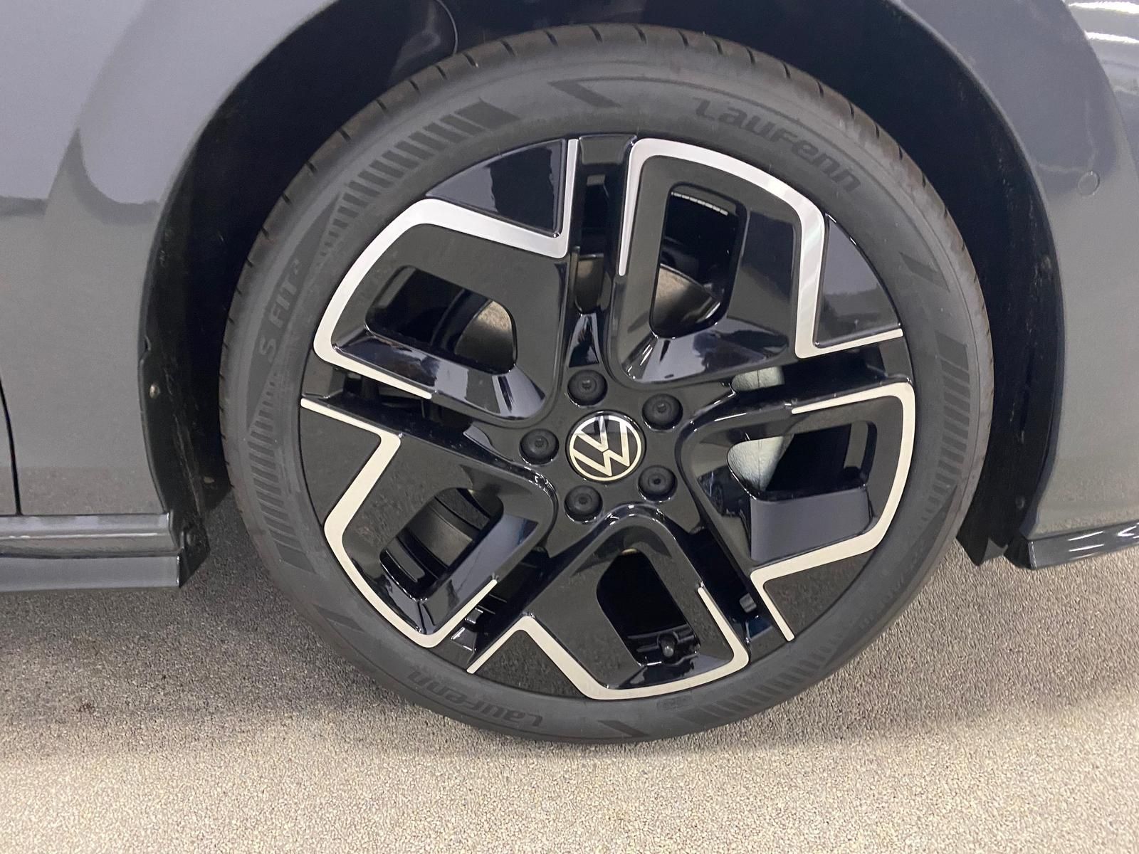 Fahrzeugabbildung Volkswagen Golf Variant1.5 eTSI R-Line Black Style+IQ.LIGHT