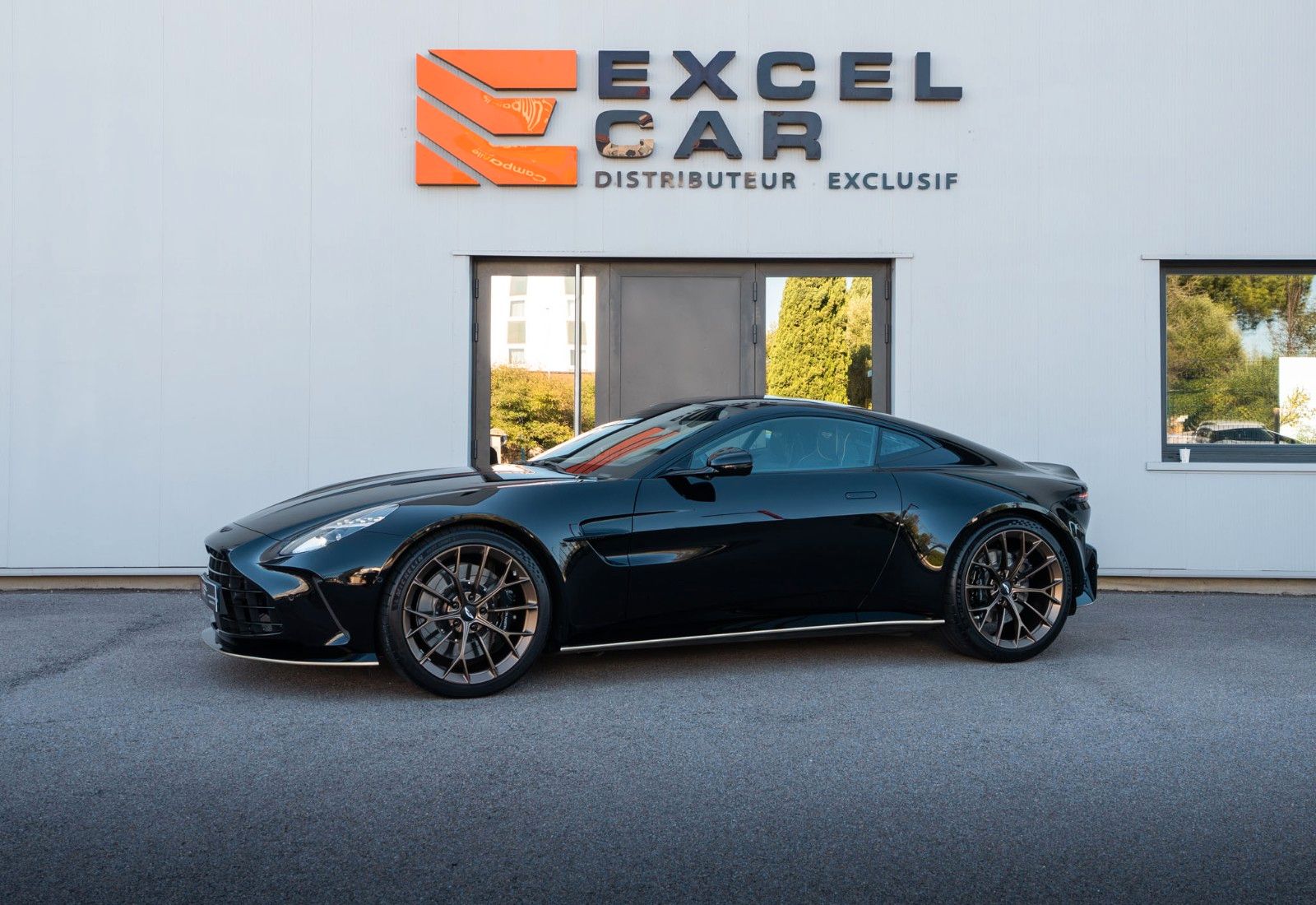 Aston Martin Vantage II * 1st Hand * B&W