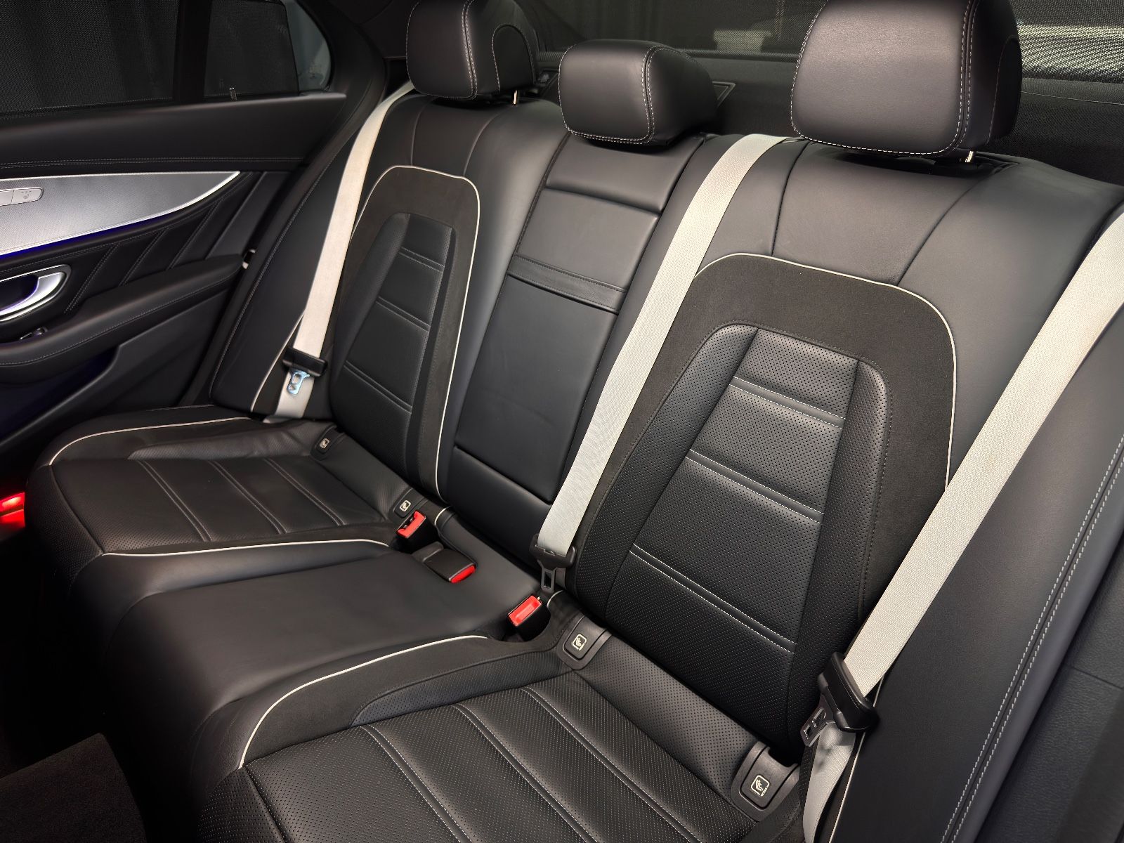 Fahrzeugabbildung Mercedes-Benz E 63 S AMG 4Matic+|AMG DRIVER|BURMESTER|TV|VOLL