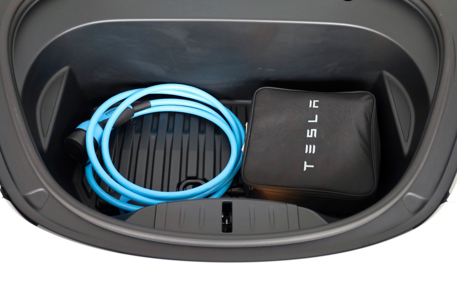Fahrzeugabbildung Tesla Model 3 Long Range AWD, Autopilot 3, Panorama,WR