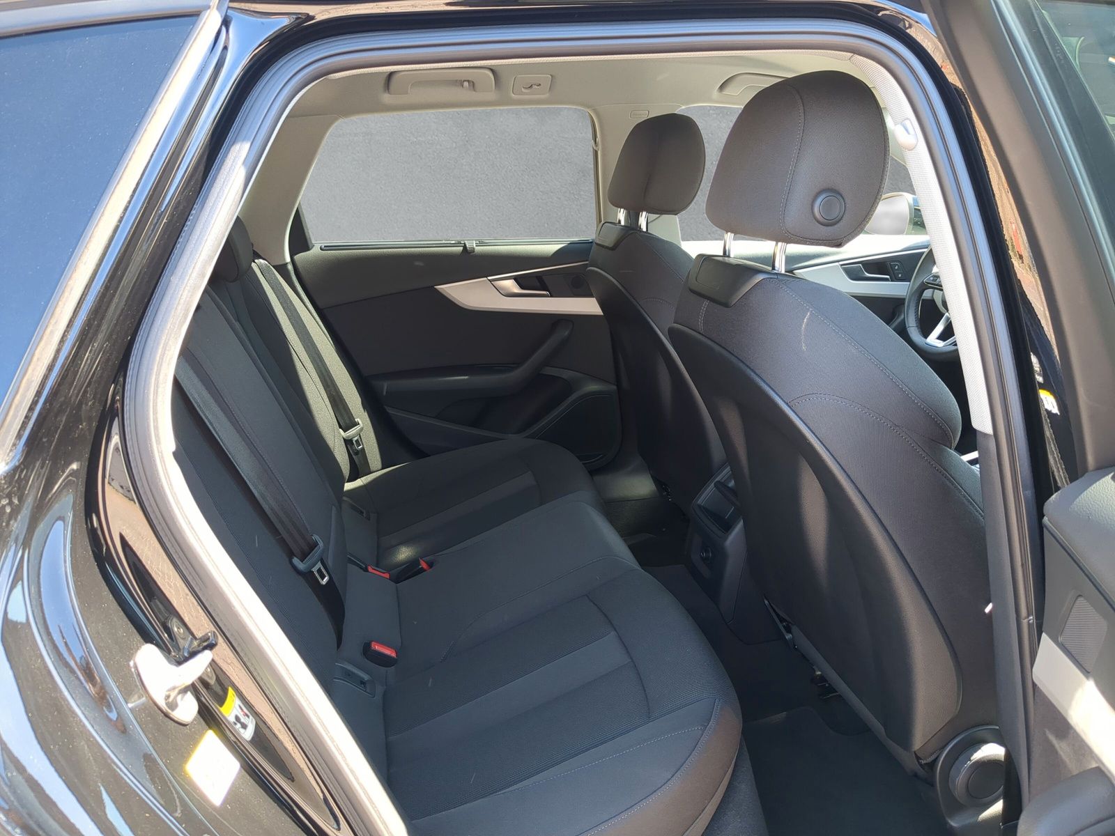 Fahrzeugabbildung Audi A4 Avant 40 TDI advanced AHK Kamera Matrix SHZ