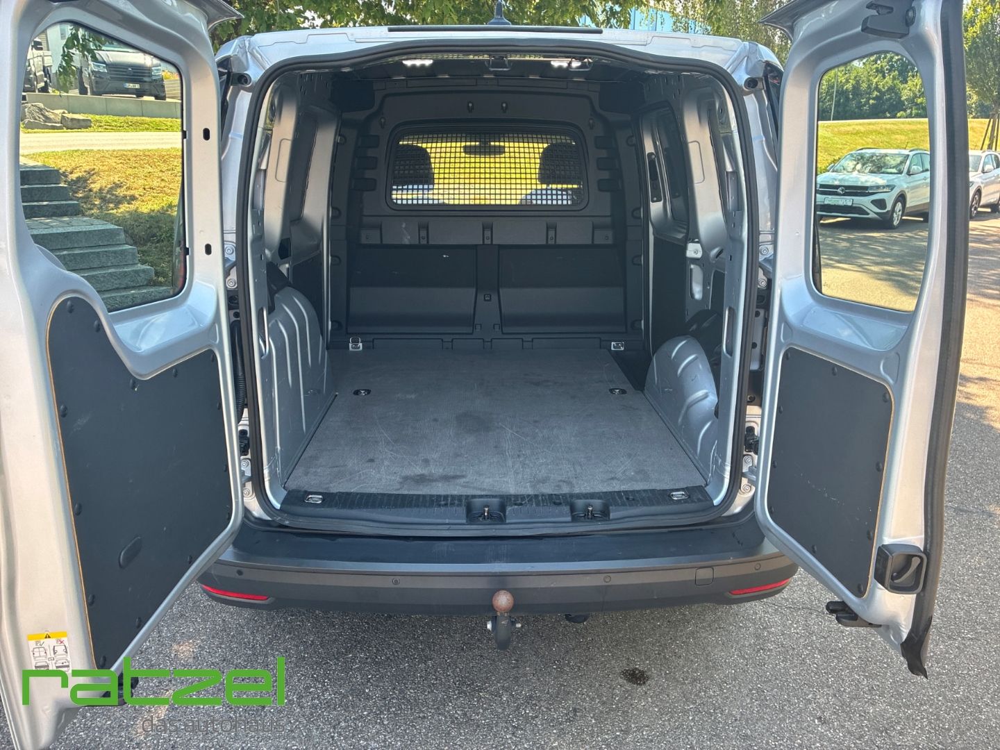 Fahrzeugabbildung Volkswagen Caddy Cargo Kasten 4MOTION AHK Navi WLAN