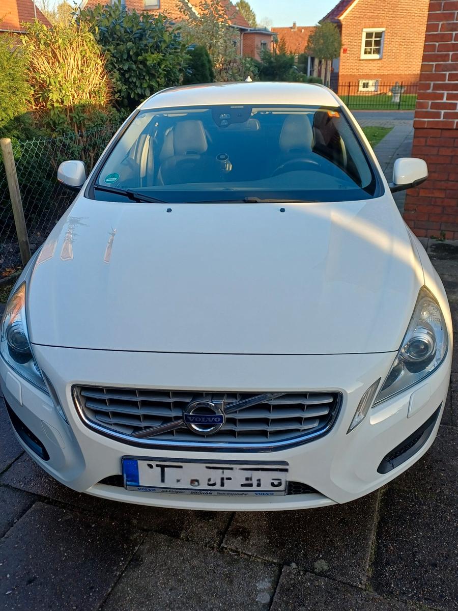 Volvo V60 2012 — rear view