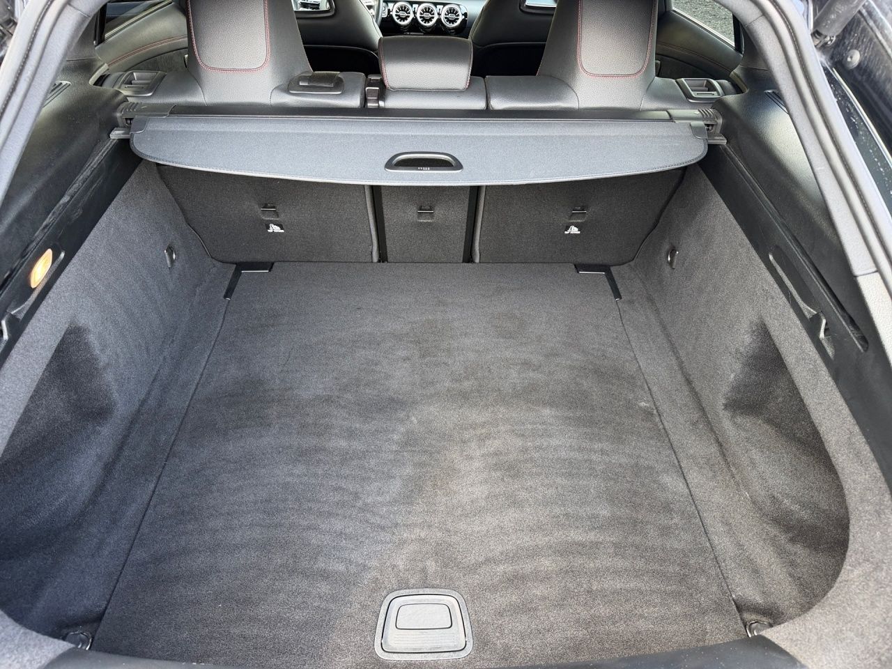 Fahrzeugabbildung Mercedes-Benz CLA 200 SB AMG AHK Night Multibeam KeylessGo