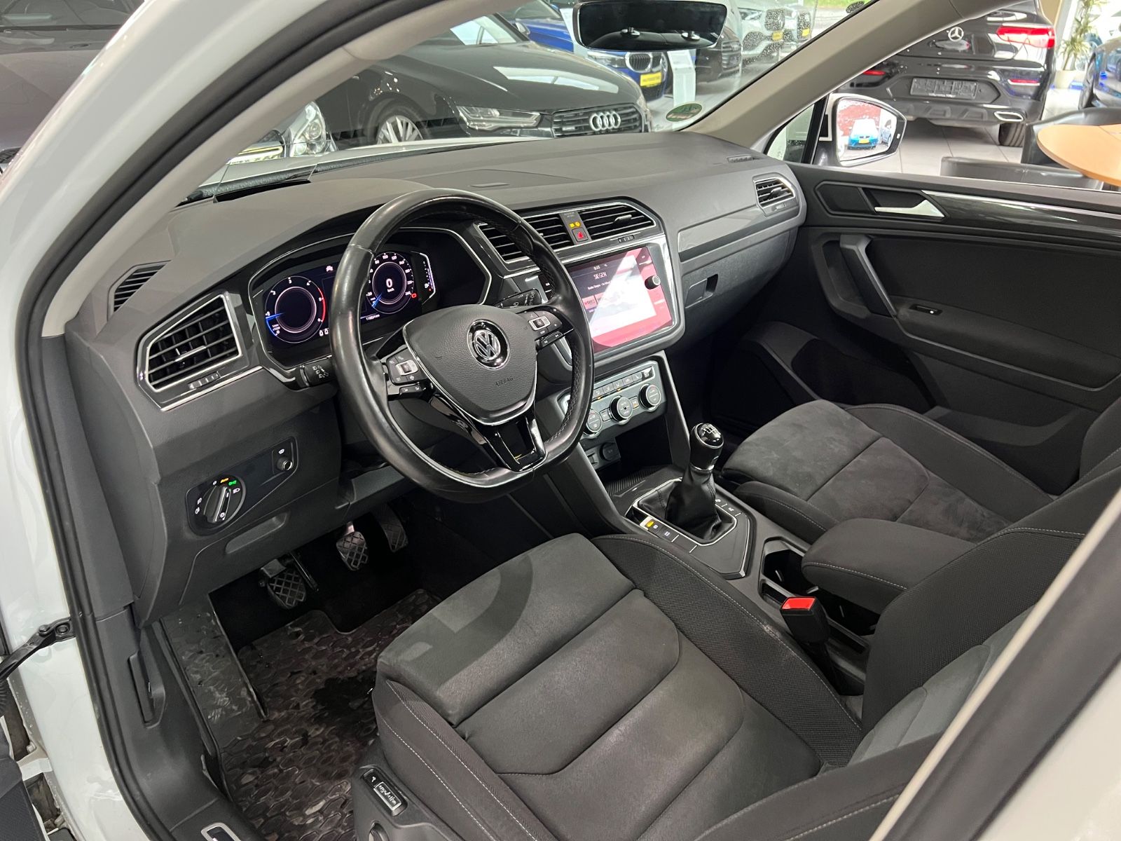 Fahrzeugabbildung Volkswagen Tiguan Comfortline 2.0TDI *DIGITALTACHO*LED*360°