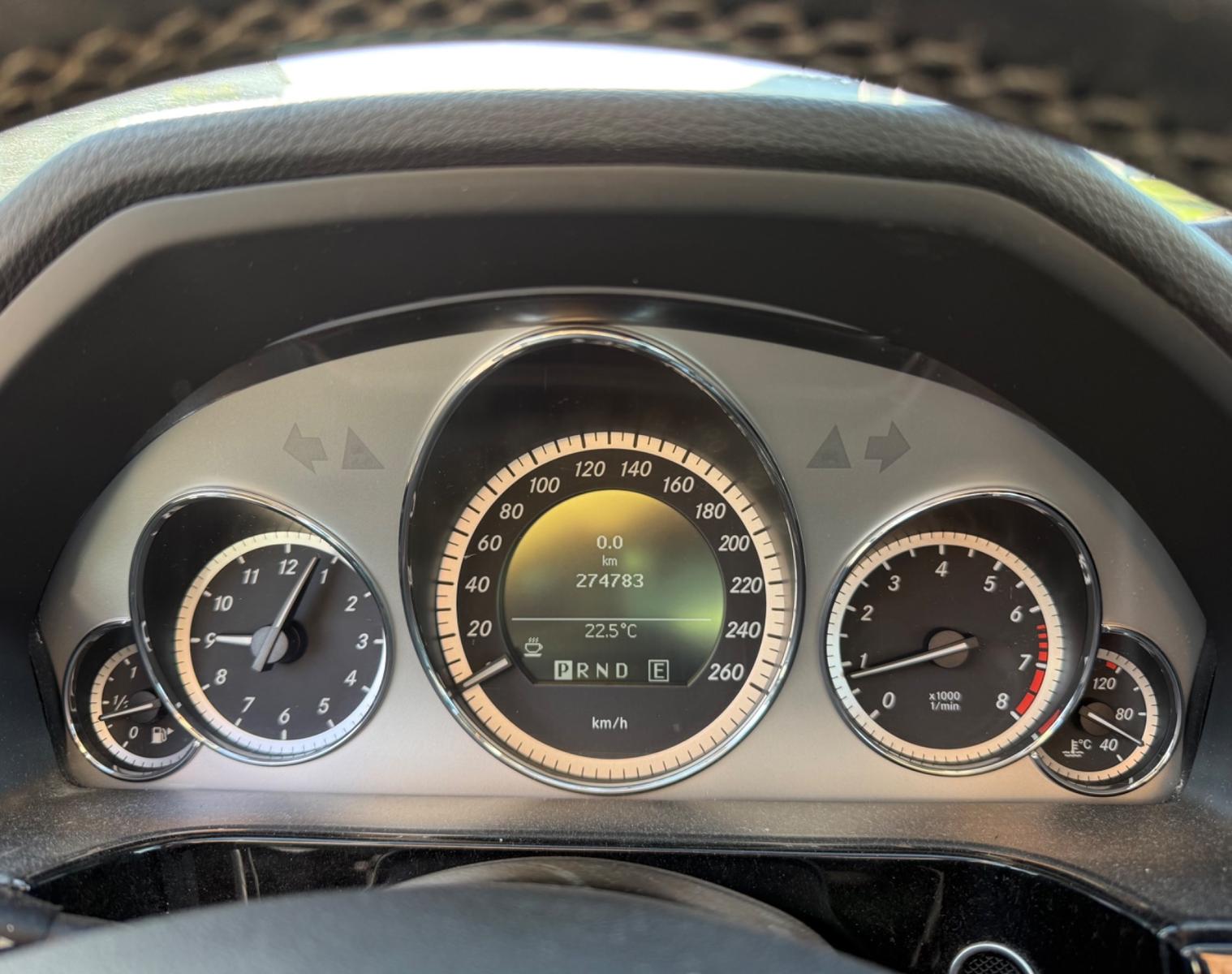 Mercedes-Benz E200 2010 — photo 21