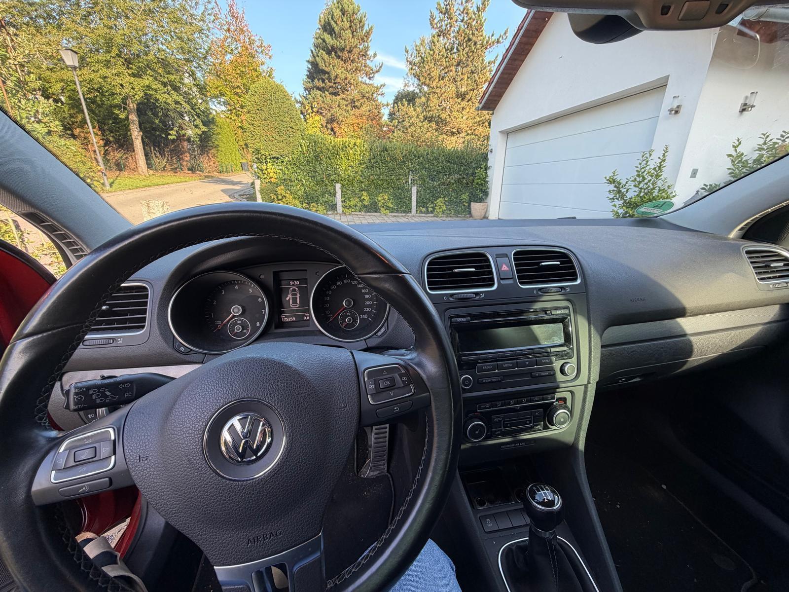 Volkswagen Golf 2011 — engine