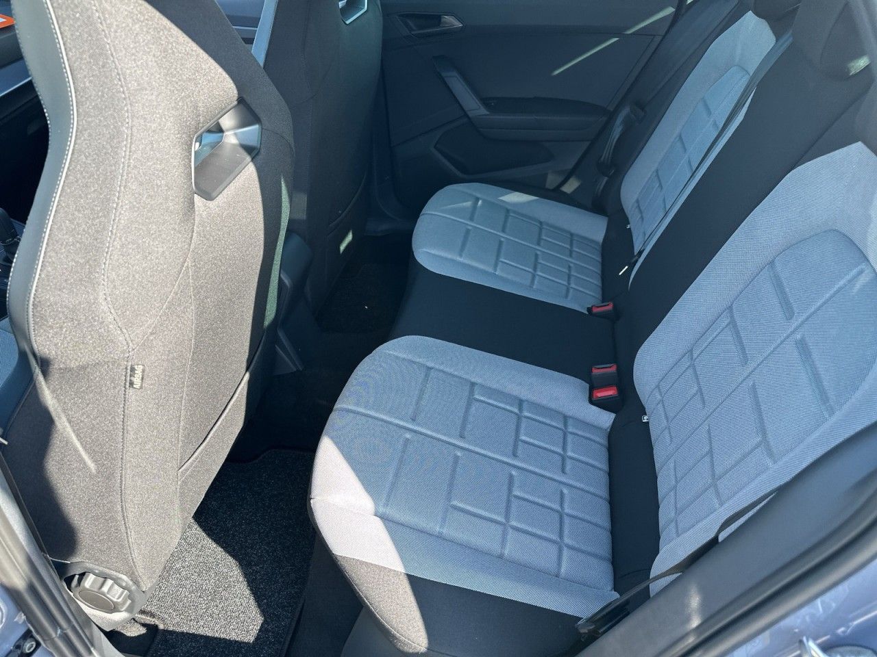 Fahrzeugabbildung SEAT Arona FR 1.0 TSI 116 PS 7-Gang-DSG - mit KI generiert/bearbeitet