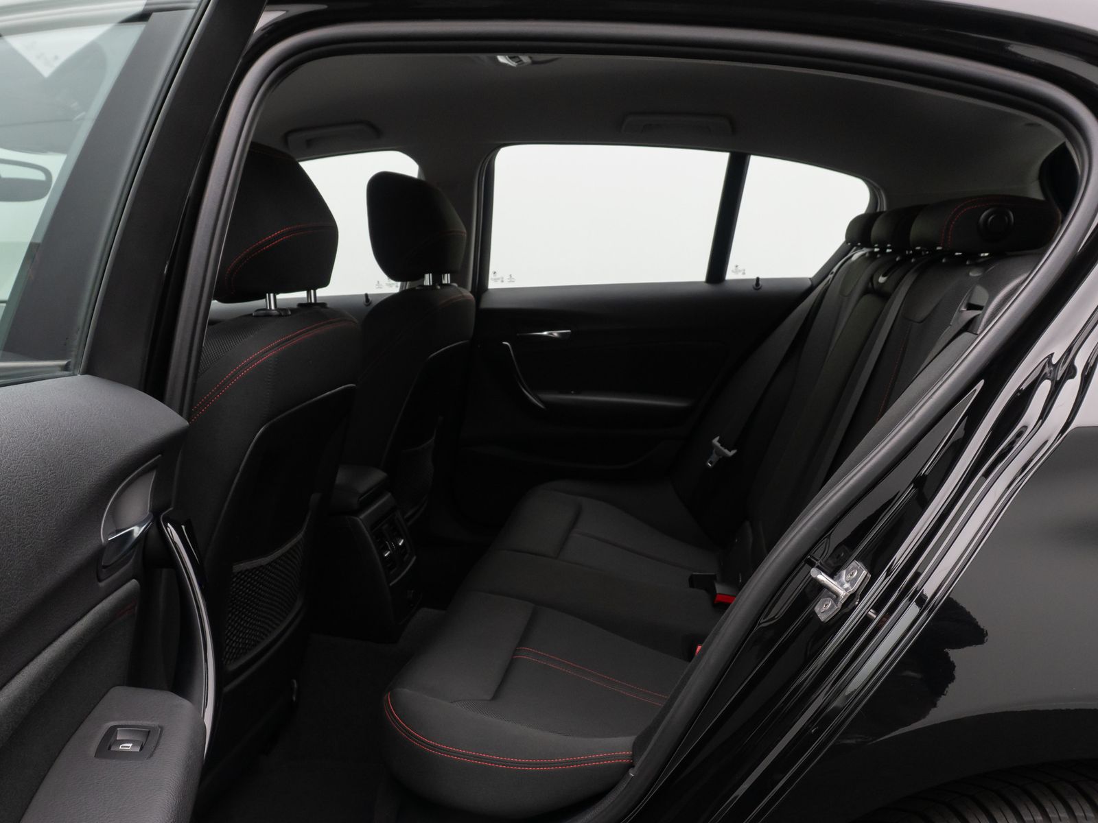 Fahrzeugabbildung BMW 118i Sport Line LED NaviBusiness Lordos Tempomat