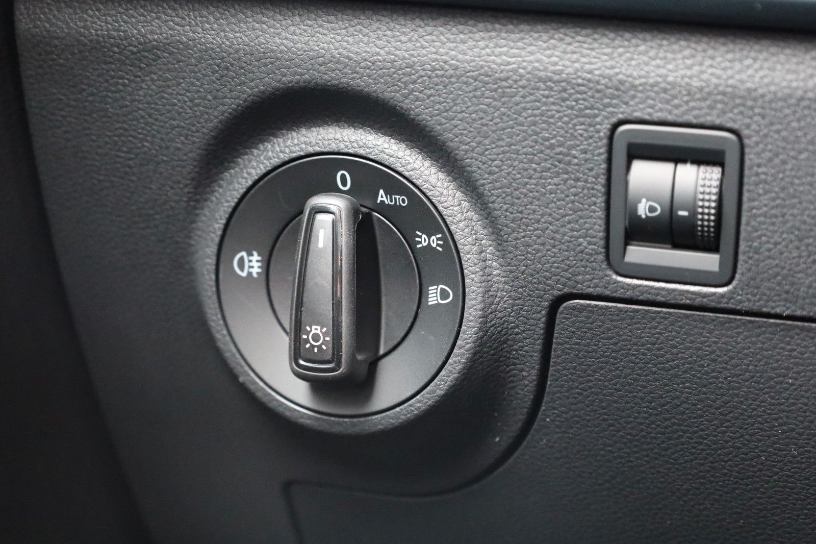 Fahrzeugabbildung SEAT Arona 1.0  Xperience *SHZ *Full-Link *LED