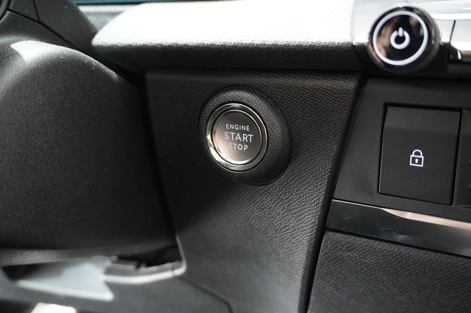 Fahrzeugabbildung Opel Astra L Lim. 1.6 HYBRID GS SPORT NAVI/360°/SPORT