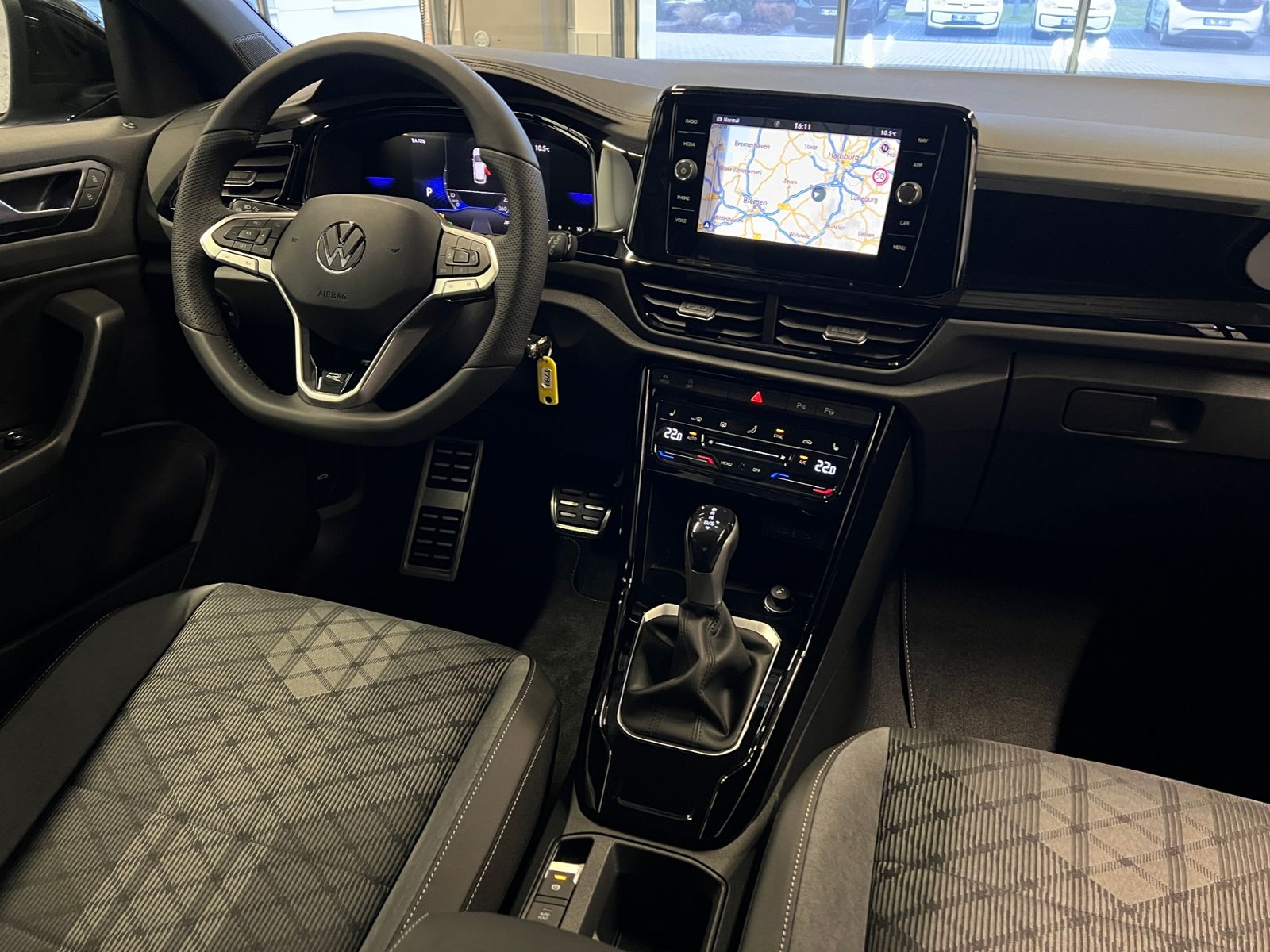 Fahrzeugabbildung Volkswagen T-Roc R-Line 1.5 TSI DSG *Black Style,AHK,Navi*