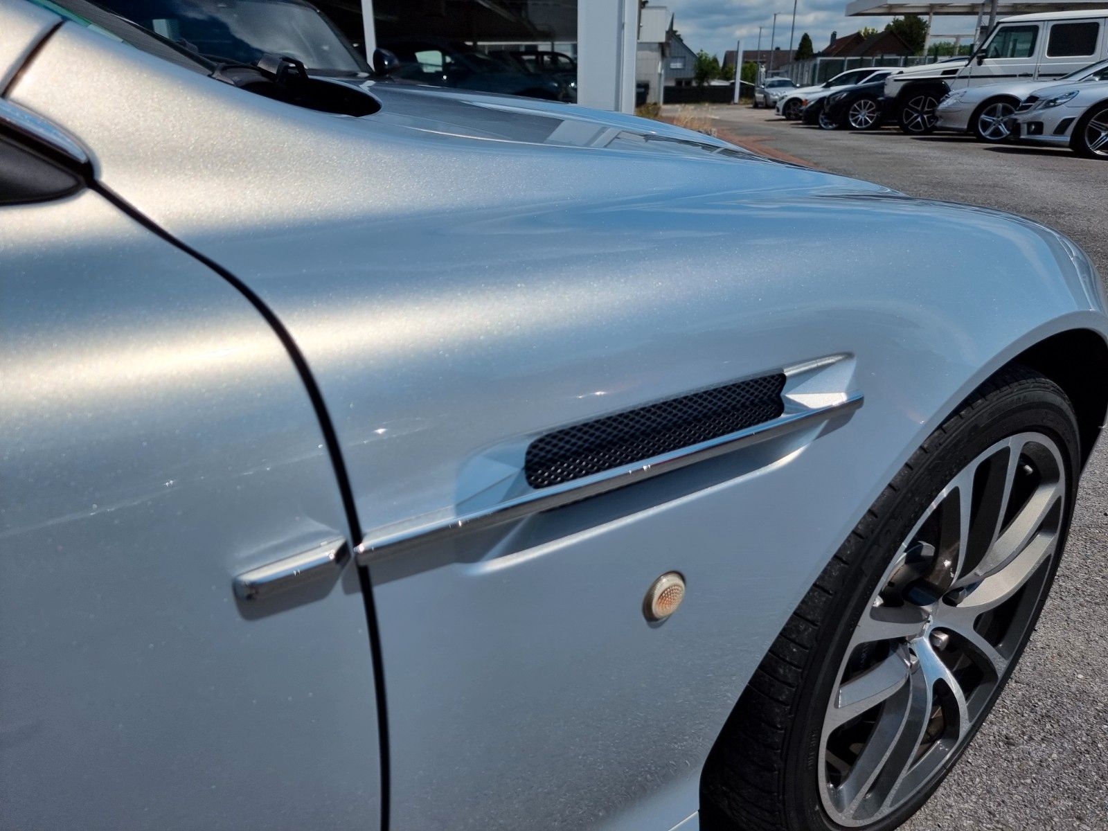 Fahrzeugabbildung Aston Martin DB9 Volante 6.0 Luxury Edition im Sammlerzustand