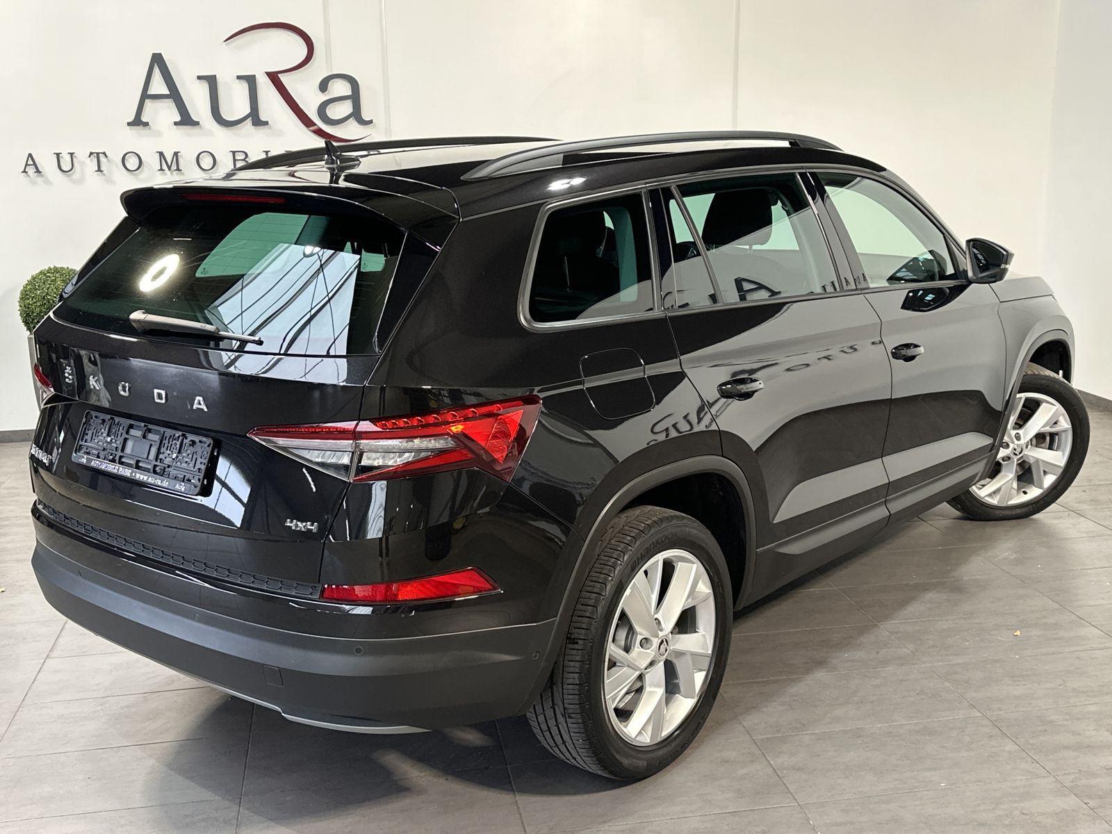 Fahrzeugabbildung SKODA Kodiaq 2.0 TDI 4x4 DSG Tour NAV+LED+AHK+CARPLAY