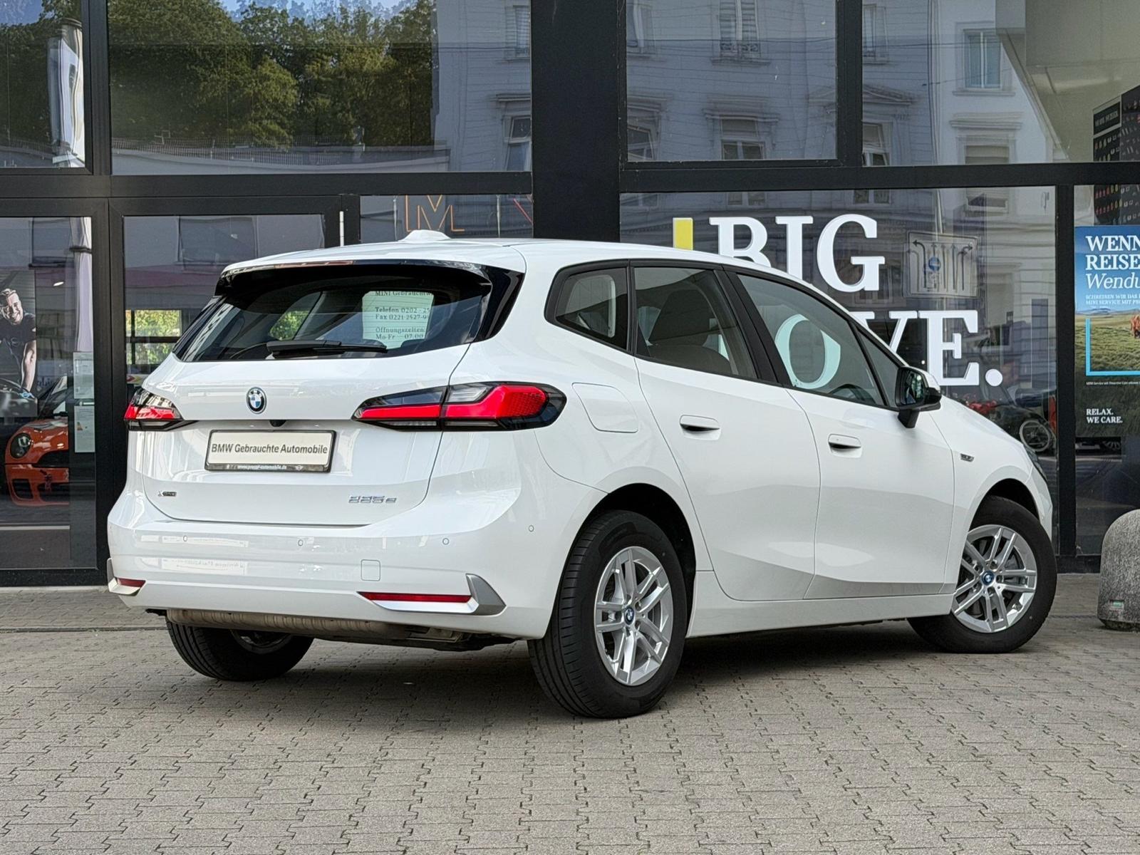 BMW 225e xDrive AdapLED Navi PA RFK DAB Shz