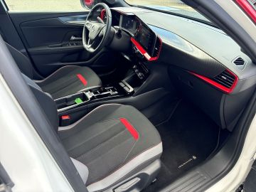 Bild 13 Opel Mokka e GS Line Digitales Cockpit LED Apple CarP
