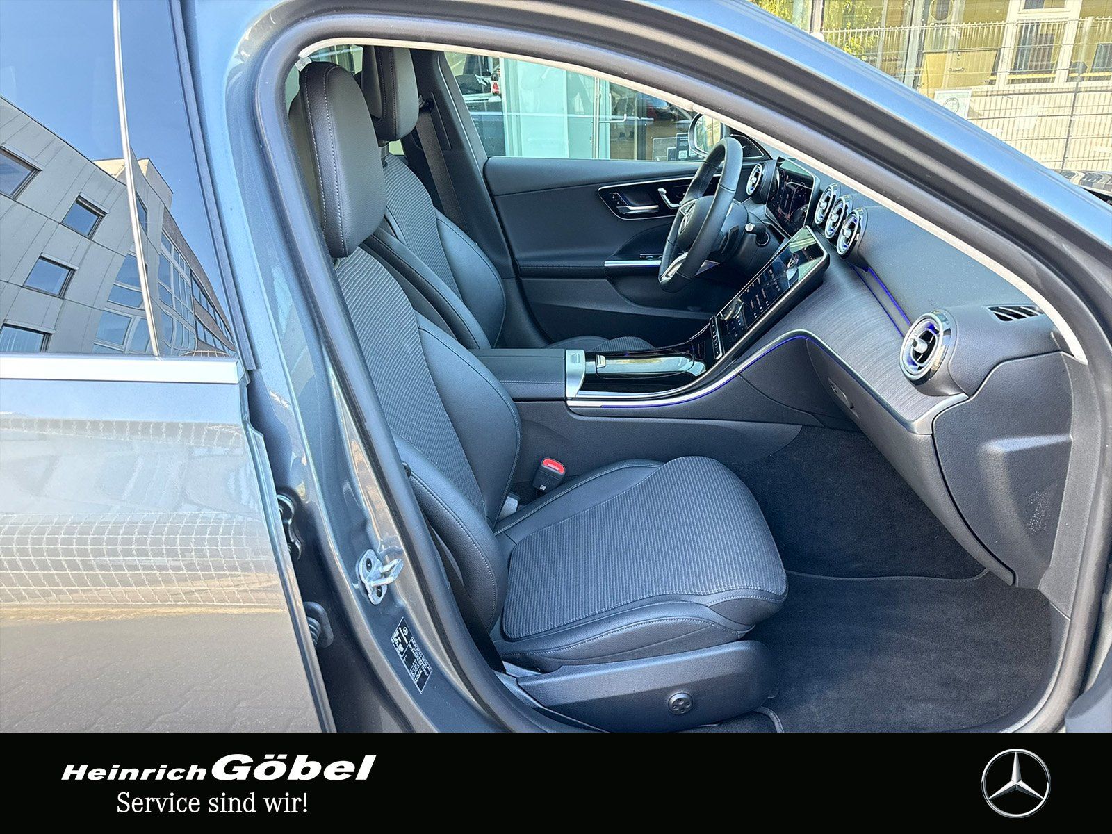 Fahrzeugabbildung Mercedes-Benz C 220 d T 4MATIC*AHK*BURMESTER*DIGITAL LIGHT*