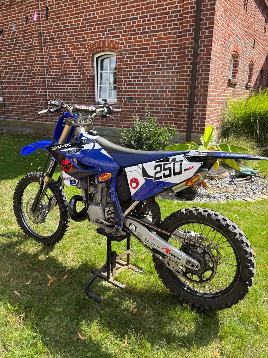 Yamaha  2014 — rear view