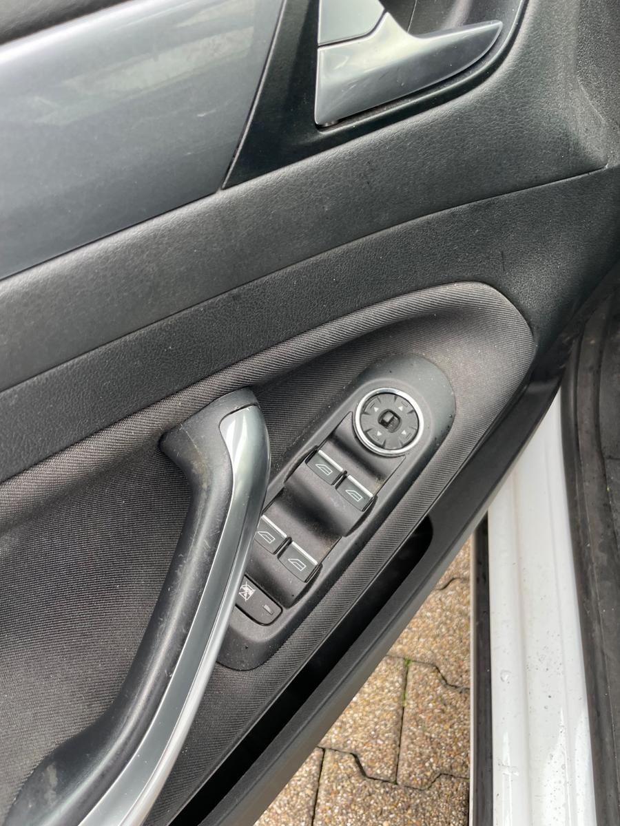 Ford Mondeo 2012 — photo 16