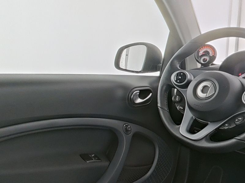 Fahrzeugabbildung Smart smart EQ fortwo Exclusive*Kamera*Media*LED*22kW*