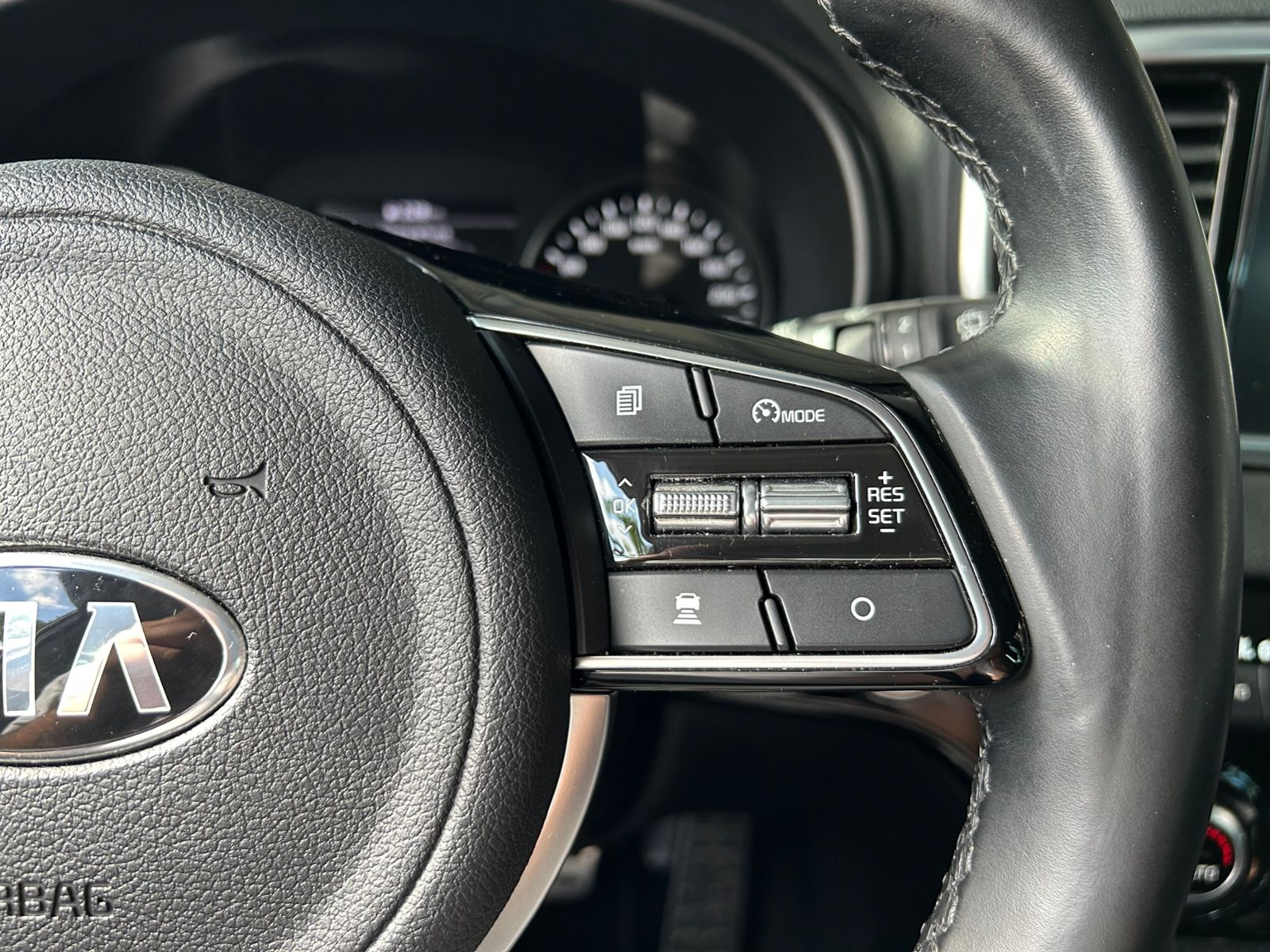 Fahrzeugabbildung Kia Sportage Platinum Edition 4WD PANO LEDER 19"