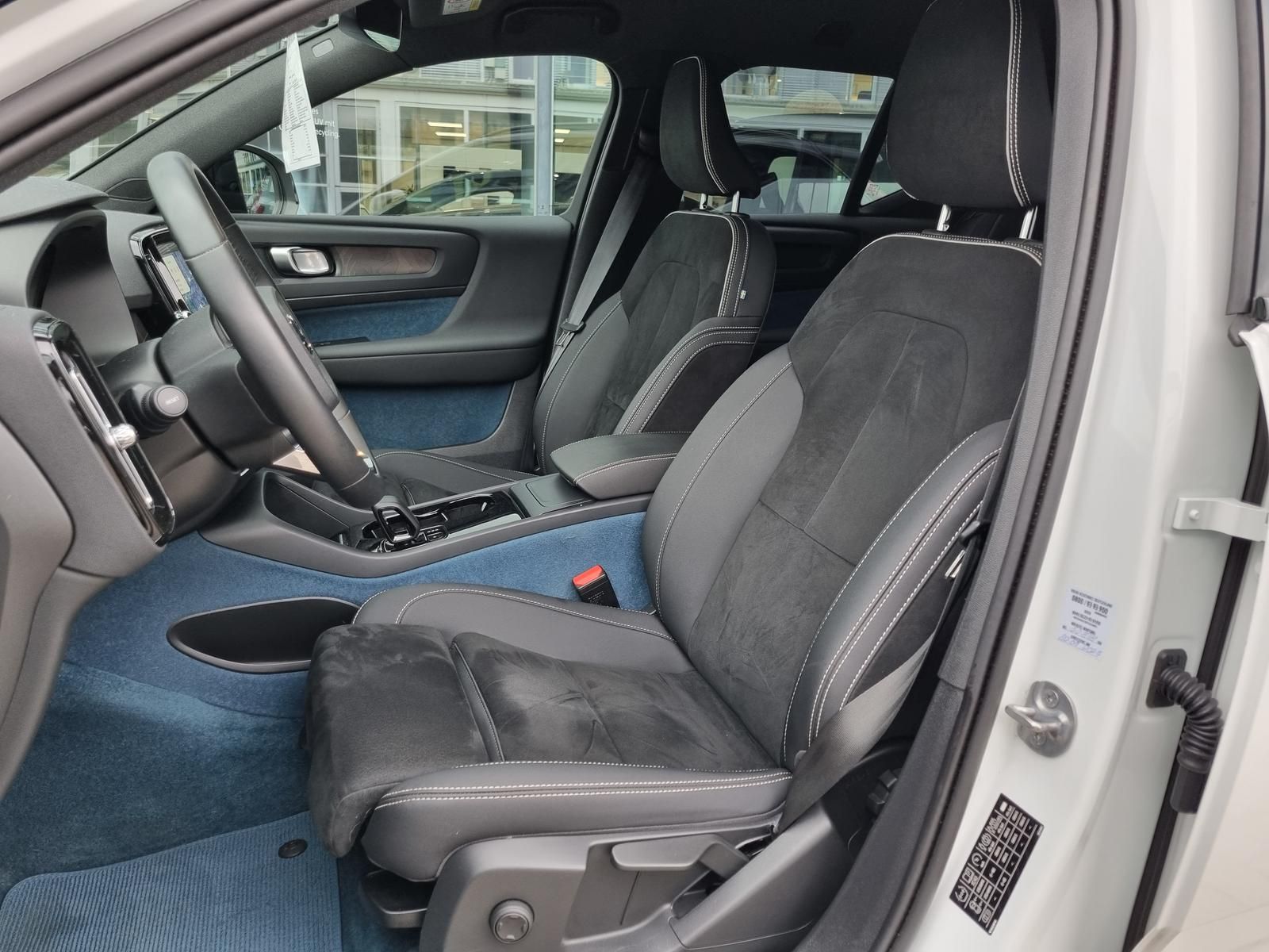 Fahrzeugabbildung Volvo XC40 Single Extended Plus 'Ganzjahresreifen'