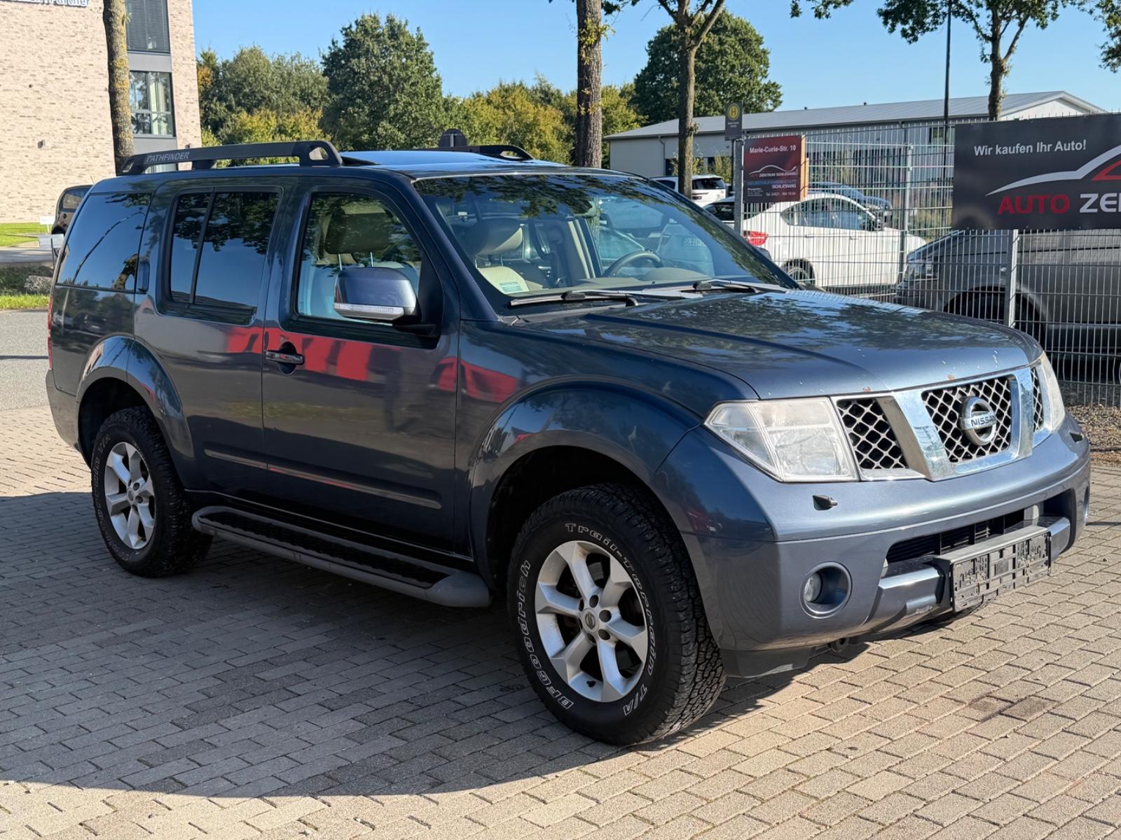 Nissan Pathfinder LE 2.5 dCi 171 ch BVA 4x4 / 7 places / 1ère main / Toit ouvrant / Cuir / Caméra de recul
