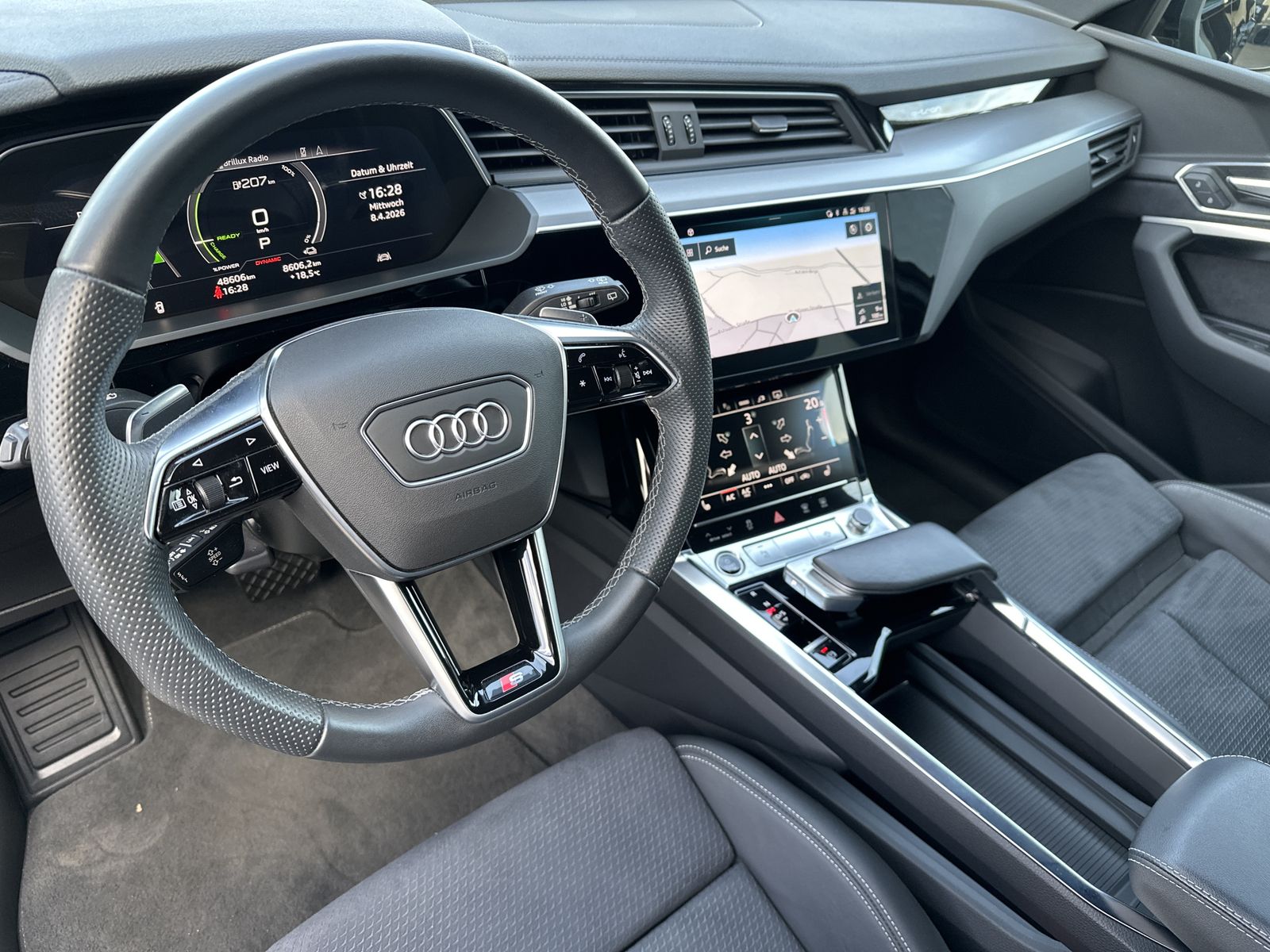 Fahrzeugabbildung Audi e-tron 50 Qu S-Line Black NAV+LED+21ZO+KAMERA+VC