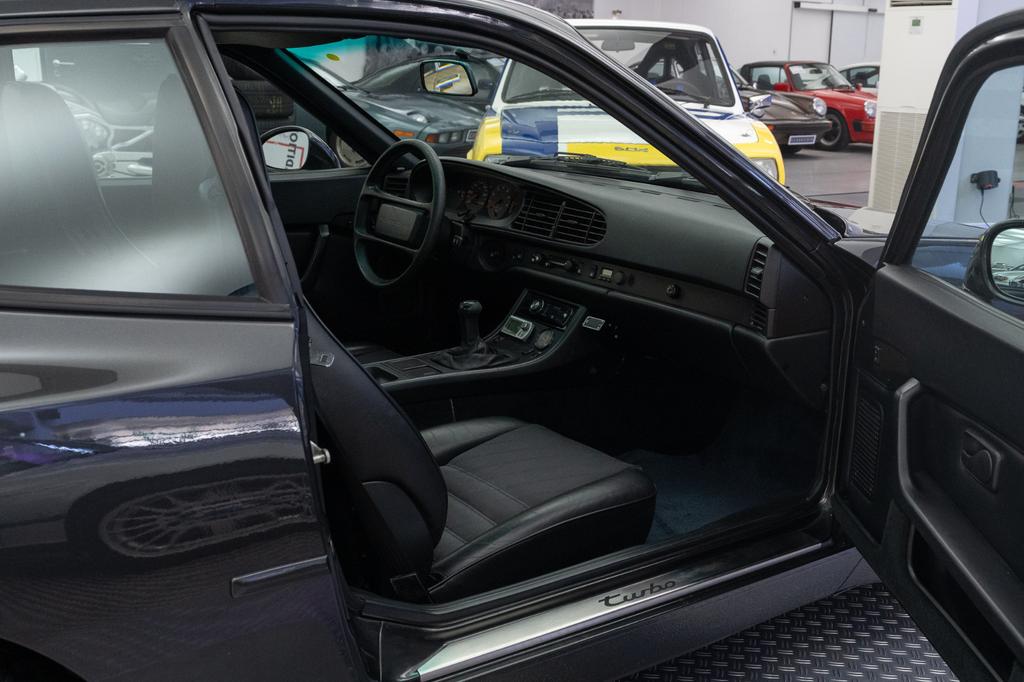 Porsche 944