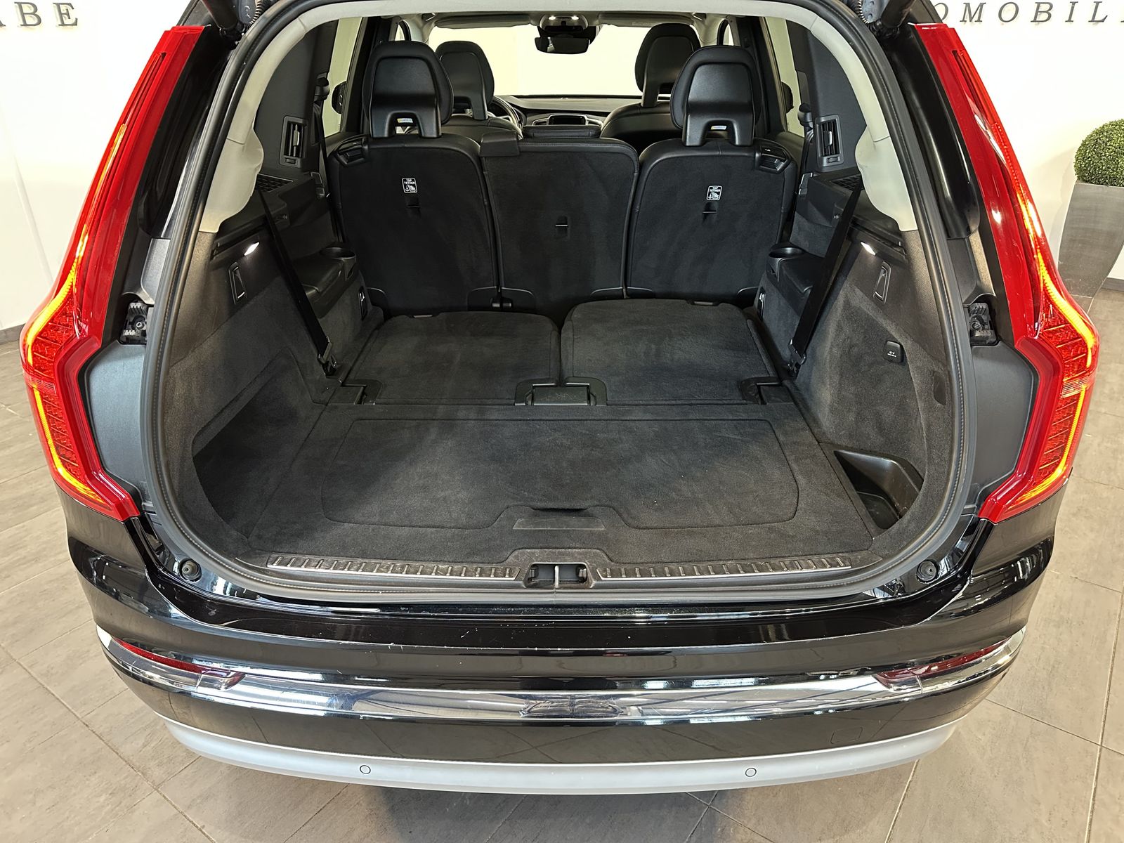 Fahrzeugabbildung Volvo XC90 T8 AWD Inscription 7-Sitzer NAV+LED+VC+PANO