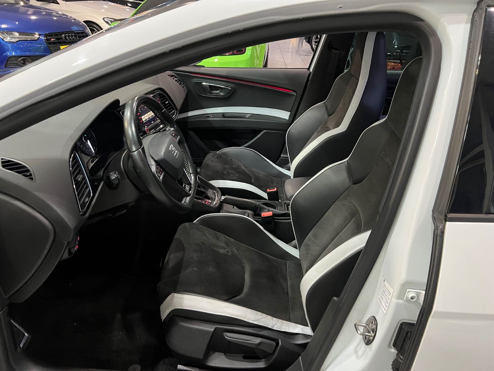 Fahrzeugabbildung SEAT Leon Cupra 290 DSG *ORANGE LINE * SCHALENSITZE *