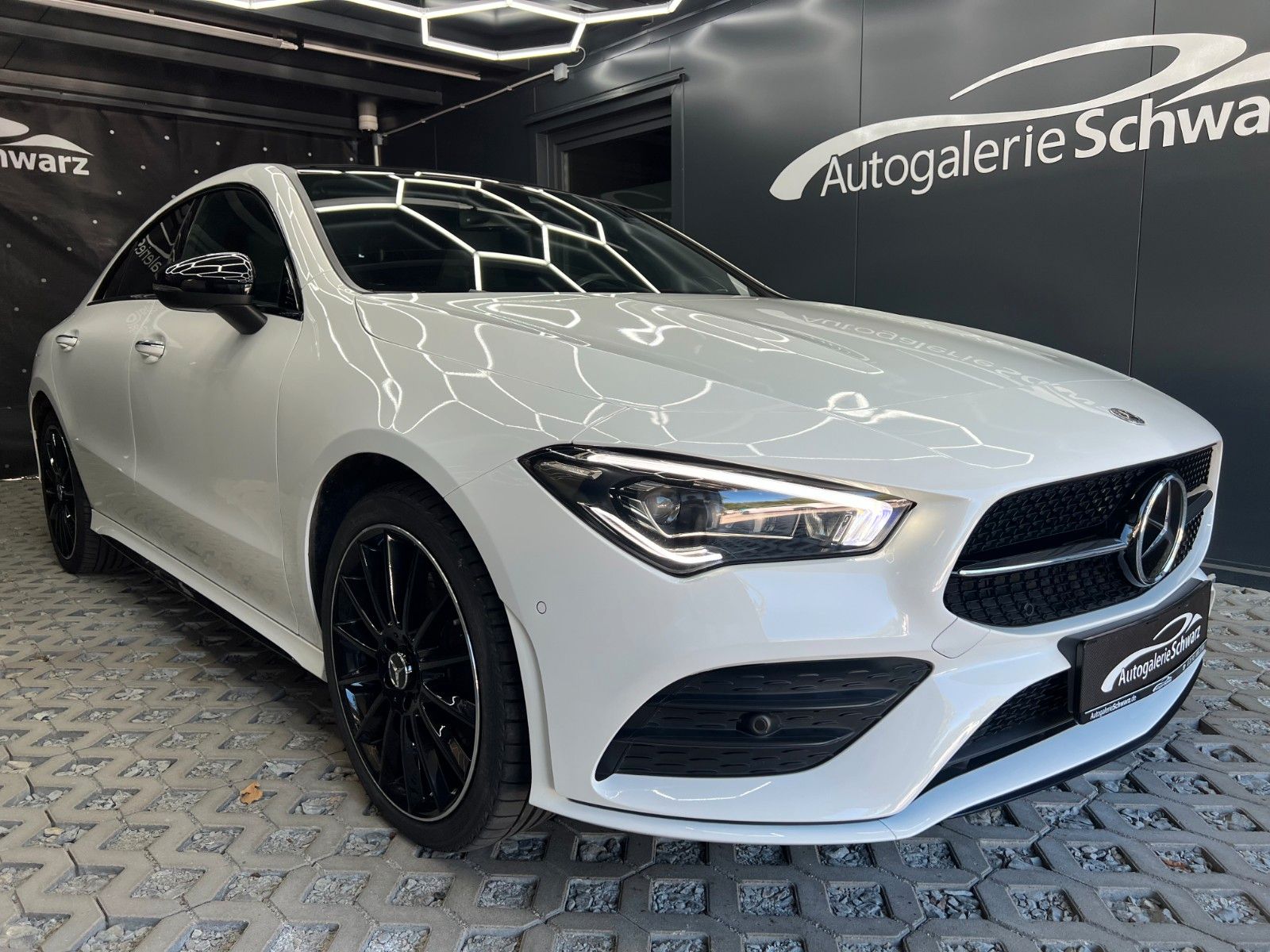 Mercedes-Benz CLA 250e Coupé 8G AMG NIGHT MBEAM BURM MEMO PANO foto 5