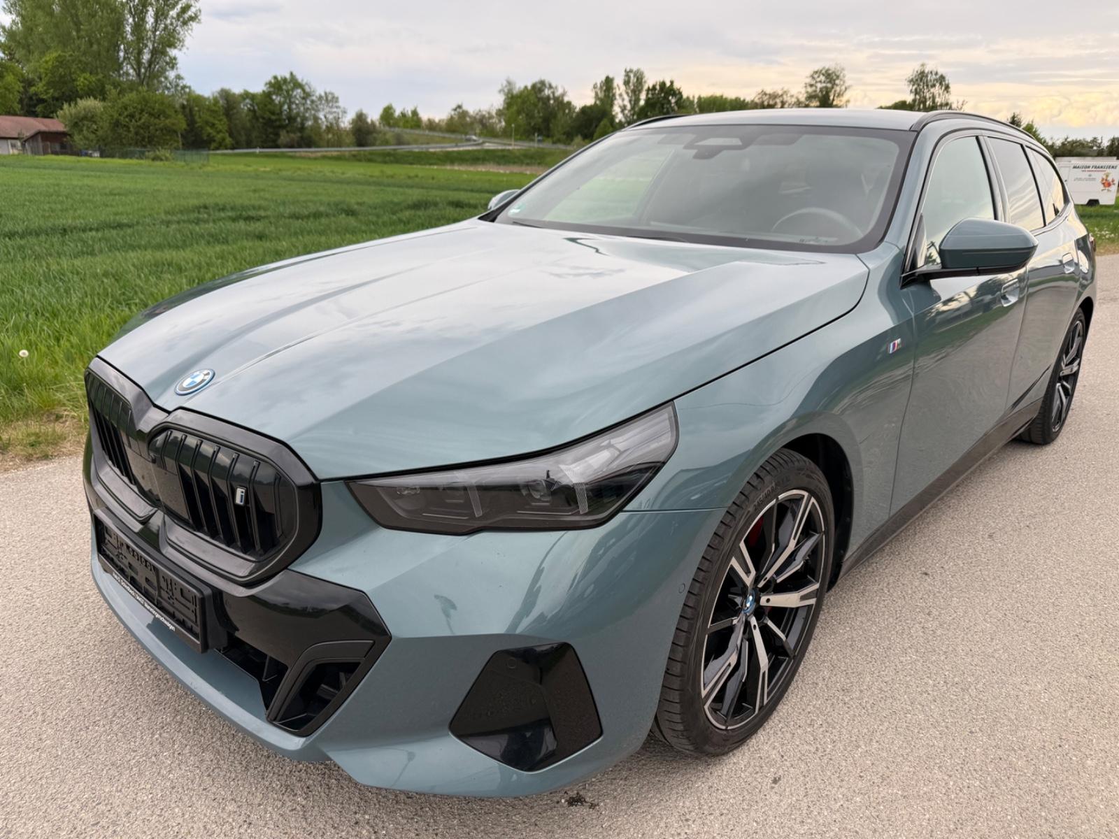 BMW i5 40e Touring  M-Sport B&W/eSitze/Sitzlüft/AHK