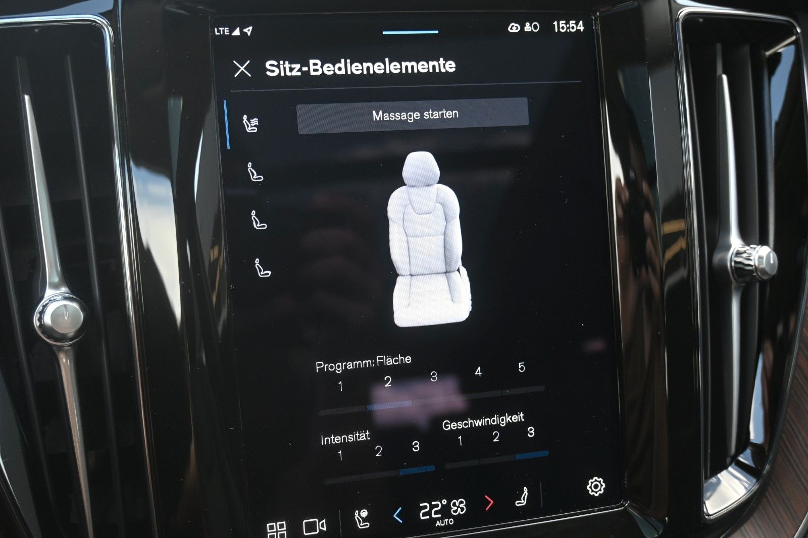 Fahrzeugabbildung Volvo XC60 B4D AWD Ultimate Dark*LUFT*HUD*B&W*AHK*360°