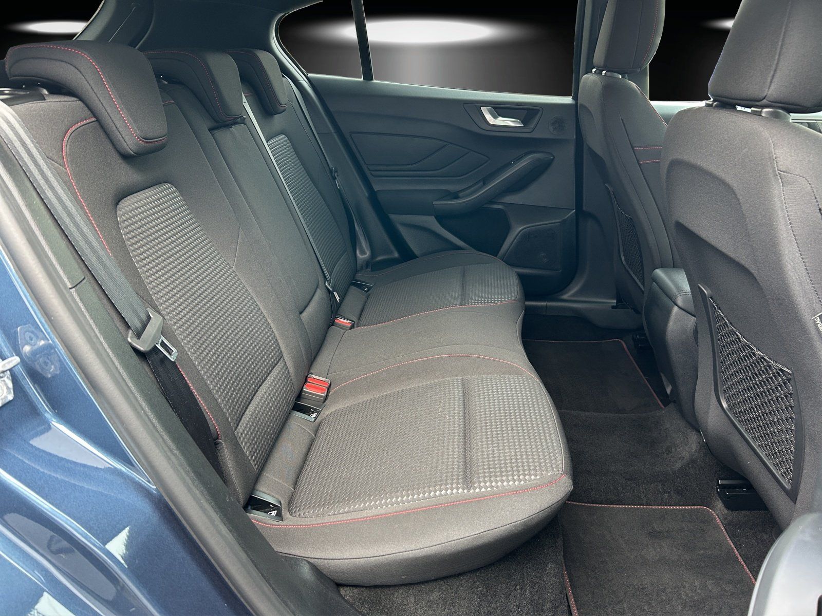 Fahrzeugabbildung Ford Focus 1.0 Hybrid ST-Line X LED/KAMERA/NAVI/SHZ/