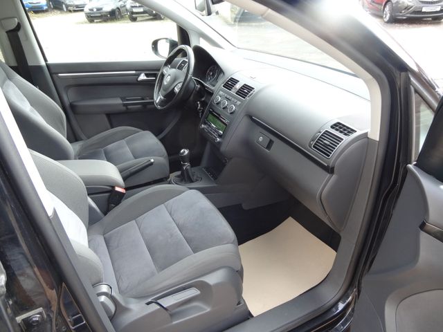Fahrzeugabbildung Volkswagen Touran Highline/7-Sitz/Xenon/AHK/StH/Pano/