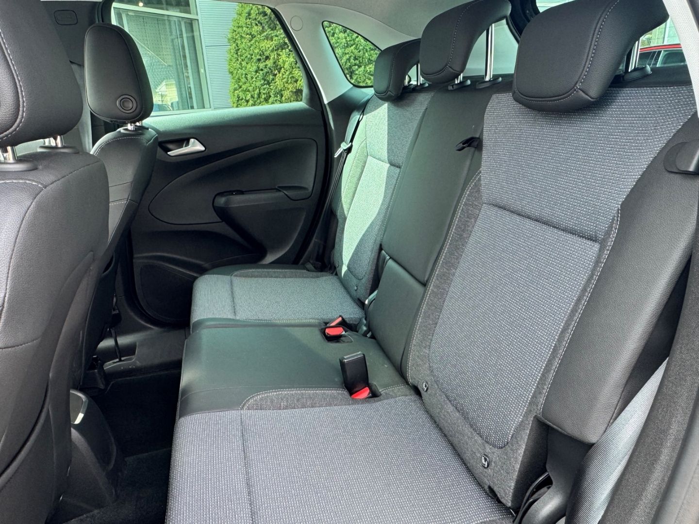 Fahrzeugabbildung Opel Crossland Elegance 1.2 Turbo mit AHK