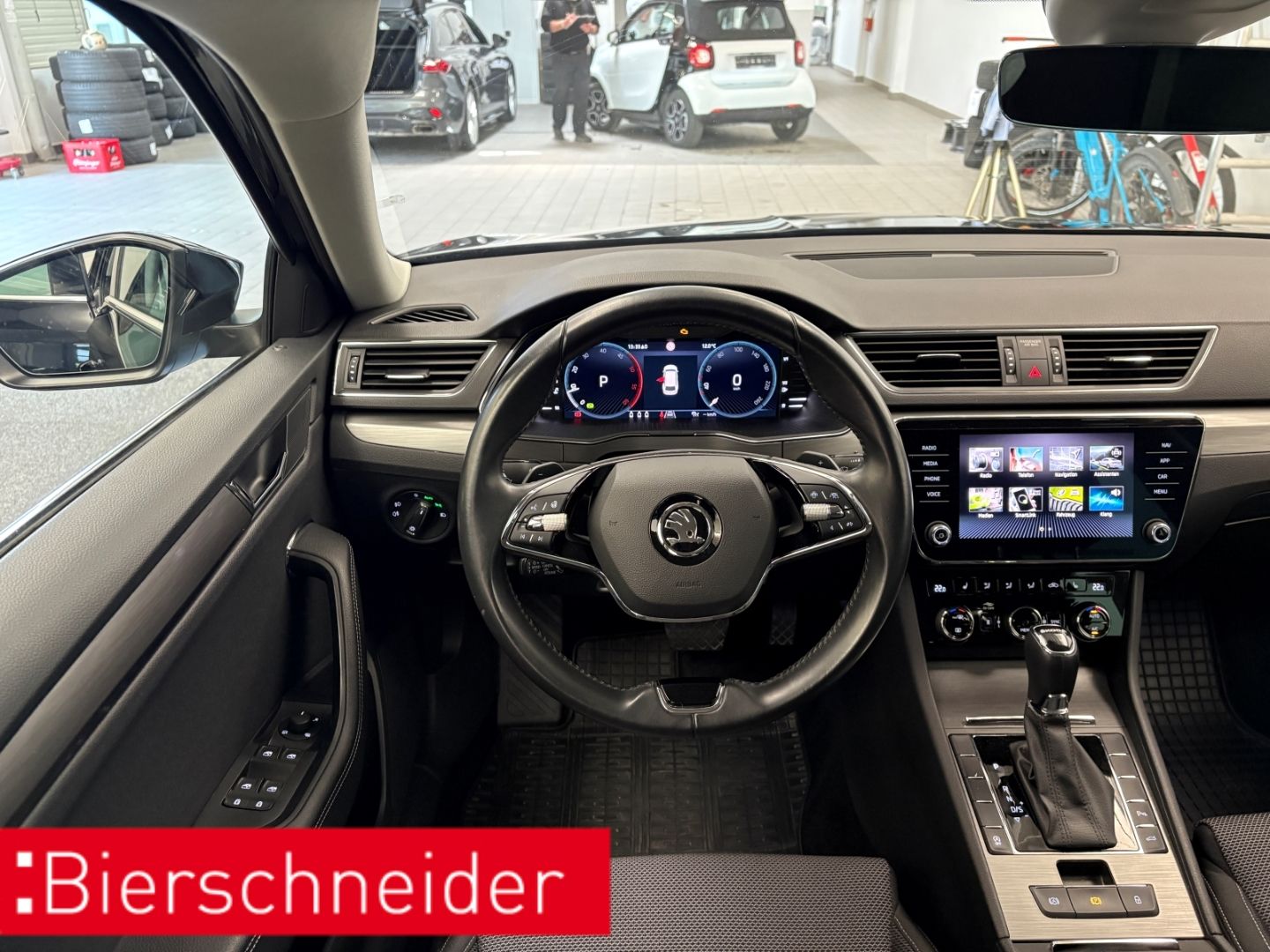 Skoda Superb Combi 2.0 TDI DSG Style MATRIX VIRTUAL AH foto 13