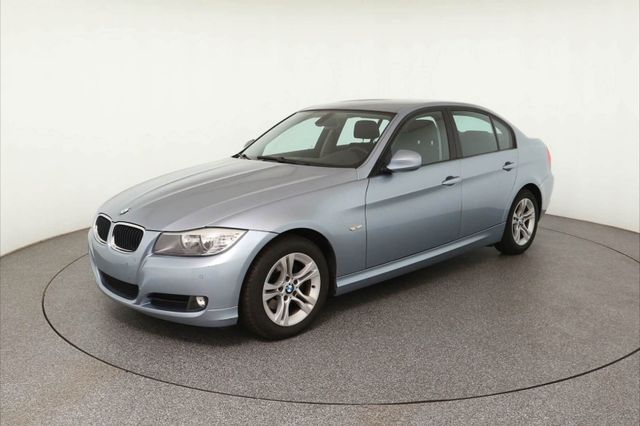 BMW 320i FACELIFT MODELL (LEDER/ERST 85 TKM/125 KW)