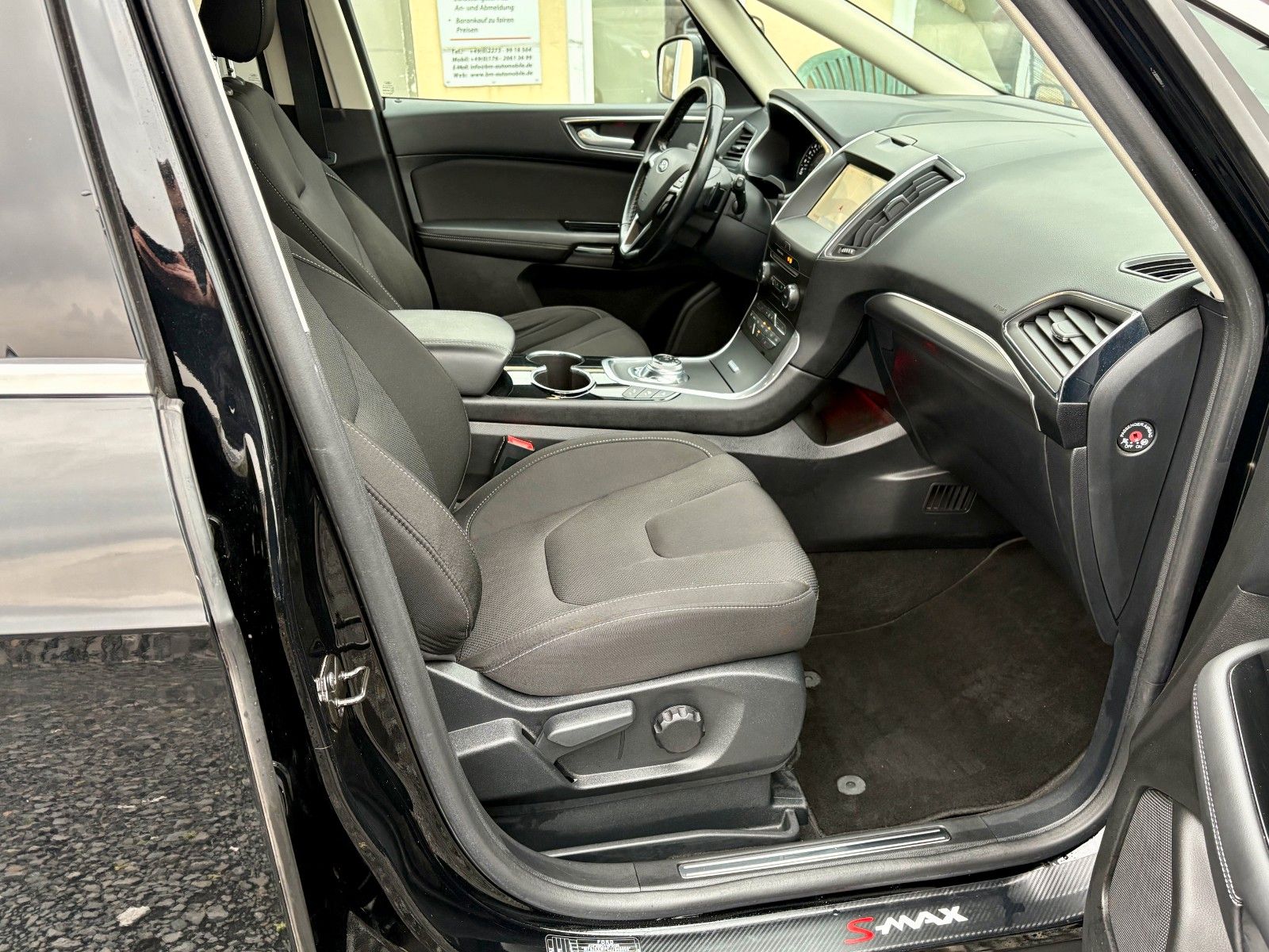 Fahrzeugabbildung Ford S-MAX 2.0 TITANIUM Aut. Navi LED 7-SITZER SPORTS