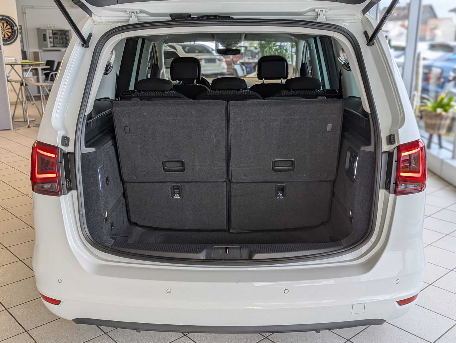 Fahrzeugabbildung SEAT Alhambra 1.4 TSI DSG Style 7-Sitze Cam Shz LM17"