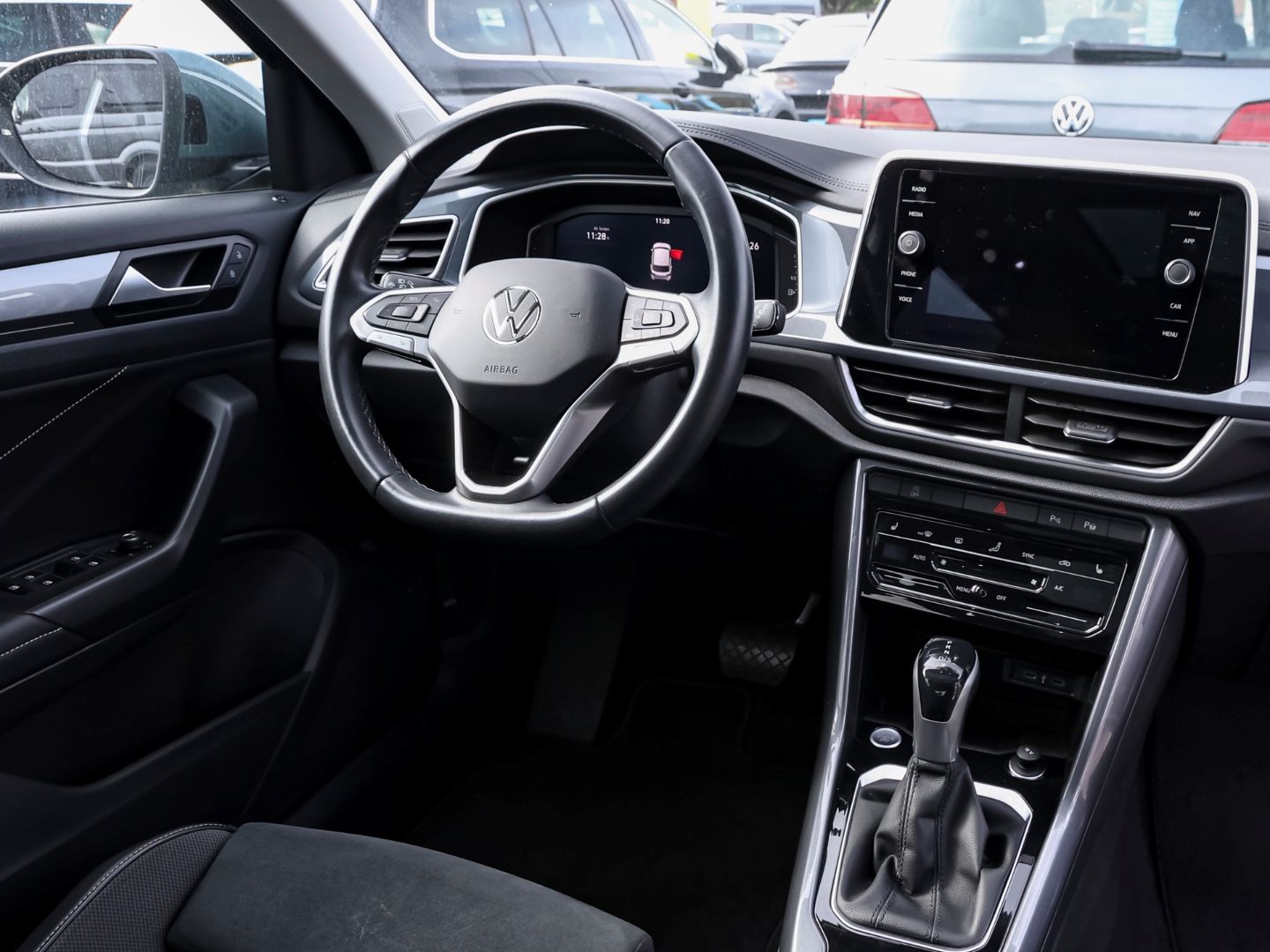 Volkswagen T-Roc STYLE TSI DSG EL. HECK DIGIPRO PANO NAVI T foto 4