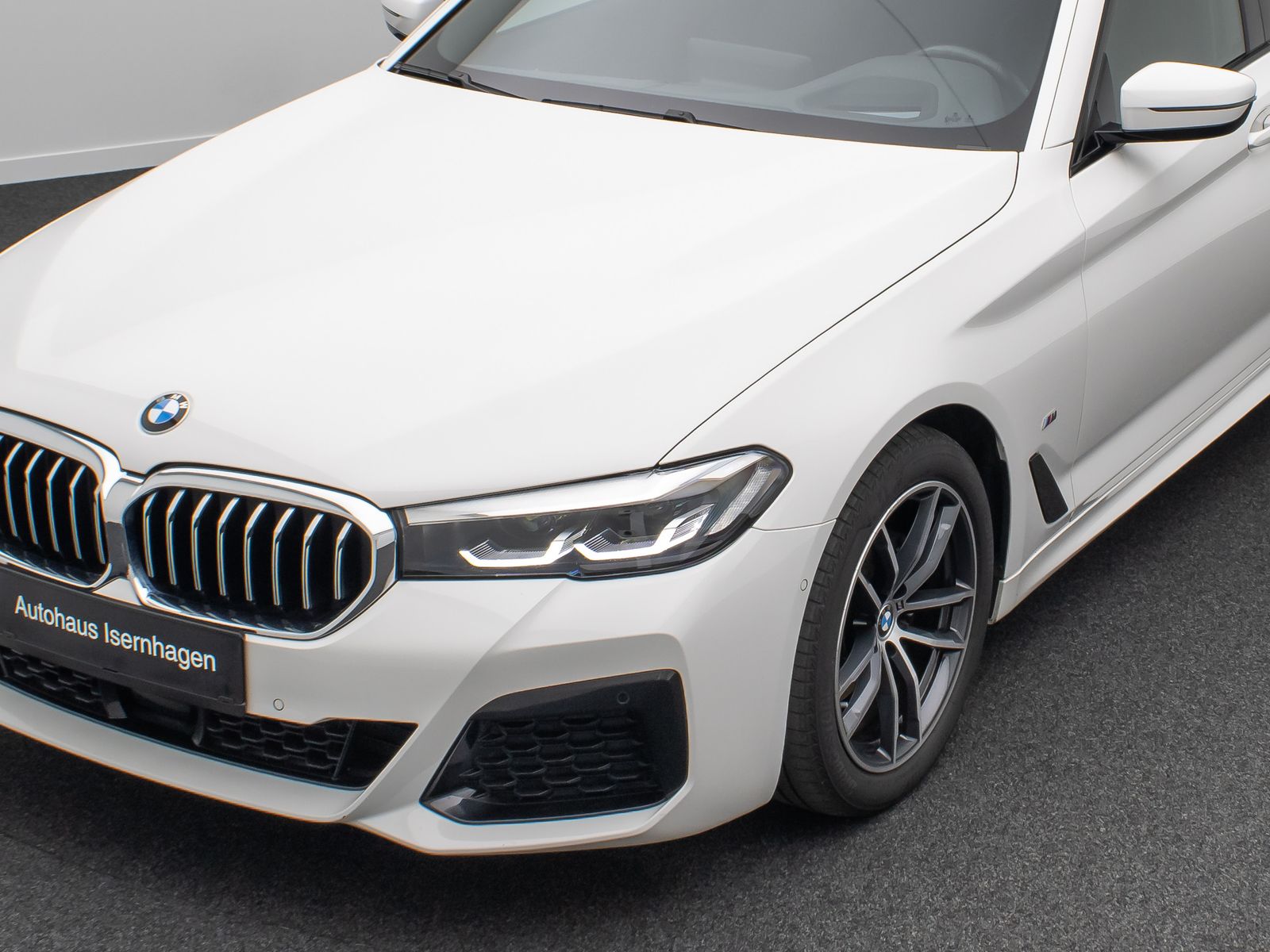 Fahrzeugabbildung BMW 520d M Sport Kamera HUD HiFi AHK Stop&Go Alarm