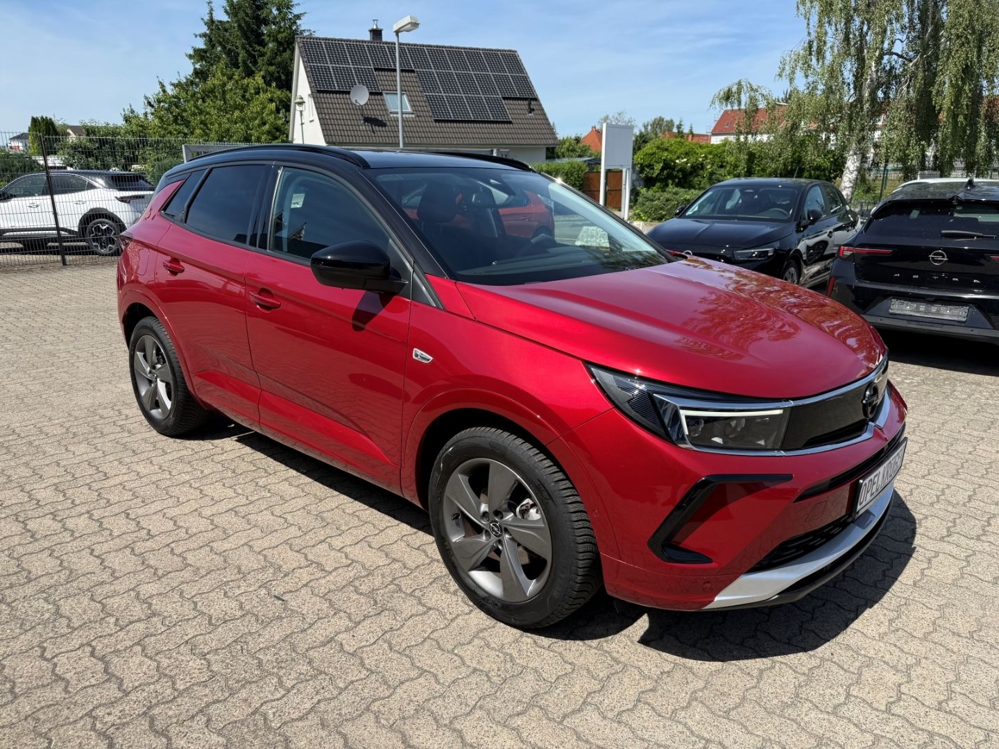 Fahrzeugabbildung Opel Grandland Ultimate 1,2T Navi+Leder+Sitzbelüftung