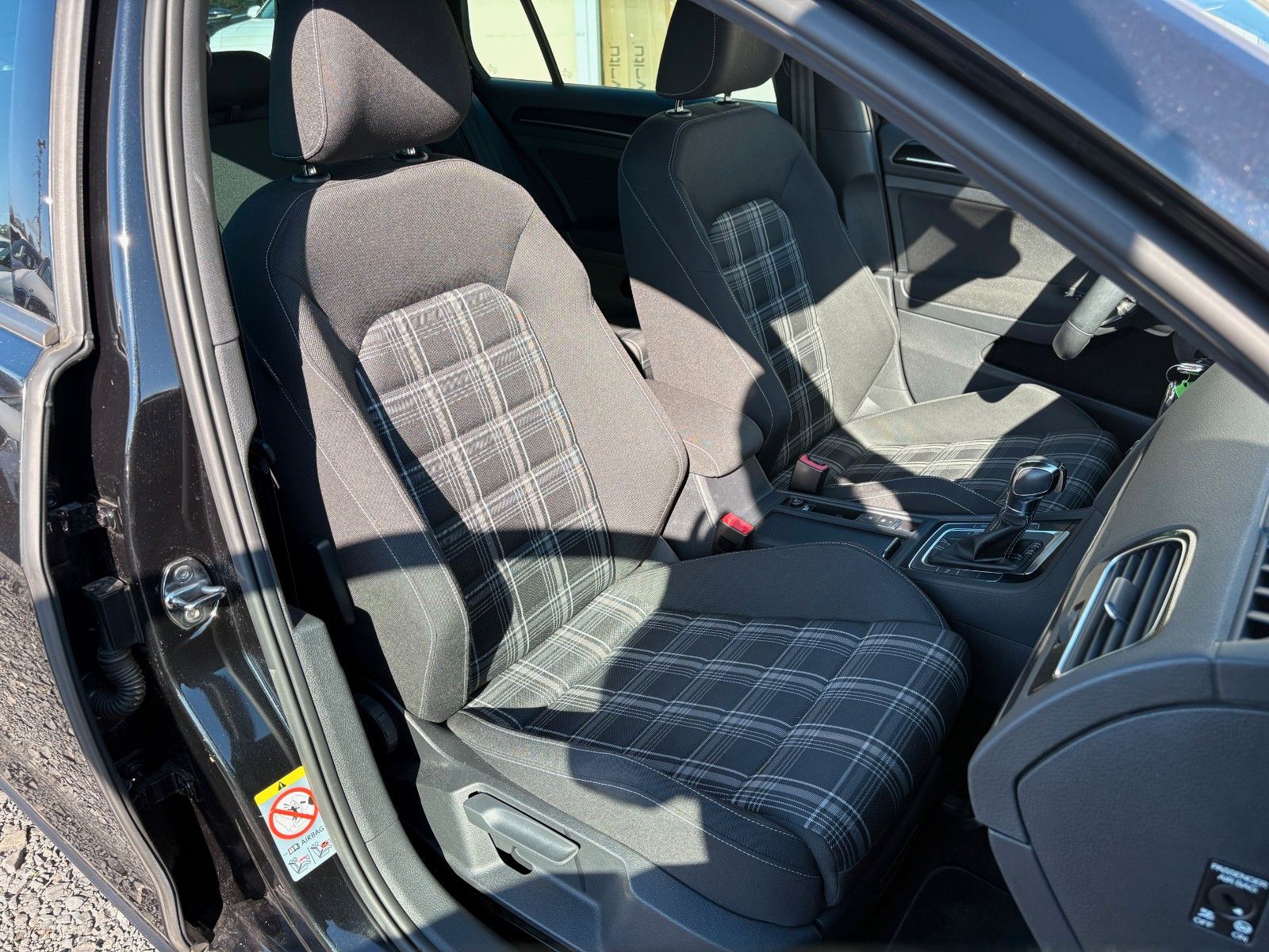 Fahrzeugabbildung Volkswagen Golf VII DSG GTD SPORT Navi Xenon 1.HAND AHK PDC