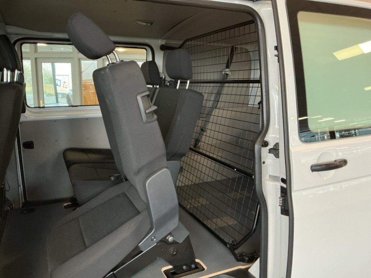 Fahrzeugabbildung Volkswagen T6 Kombi 2.0 TDI Klima AHK ParkPilot