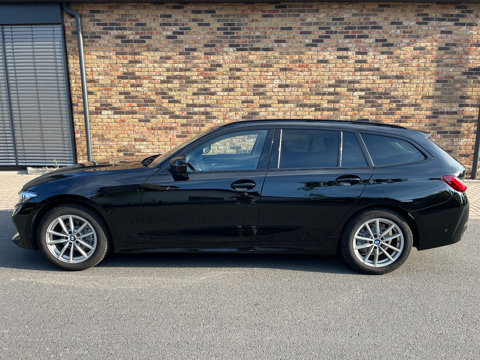 BMW 318i Tour LED Navi HiFi Sportlenkrad Shz Shadow foto 3