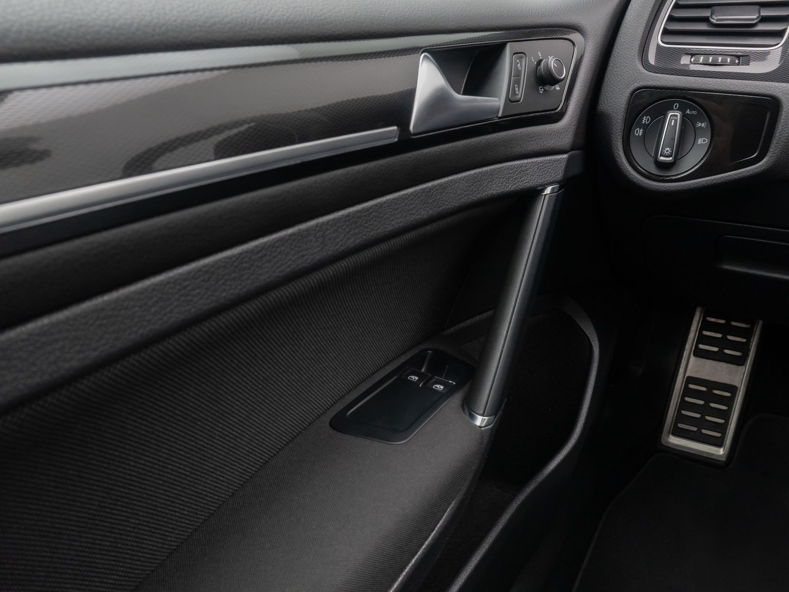 Fahrzeugabbildung Volkswagen Golf GTI Perform Sound PDC Navi Notbrems BiXenon