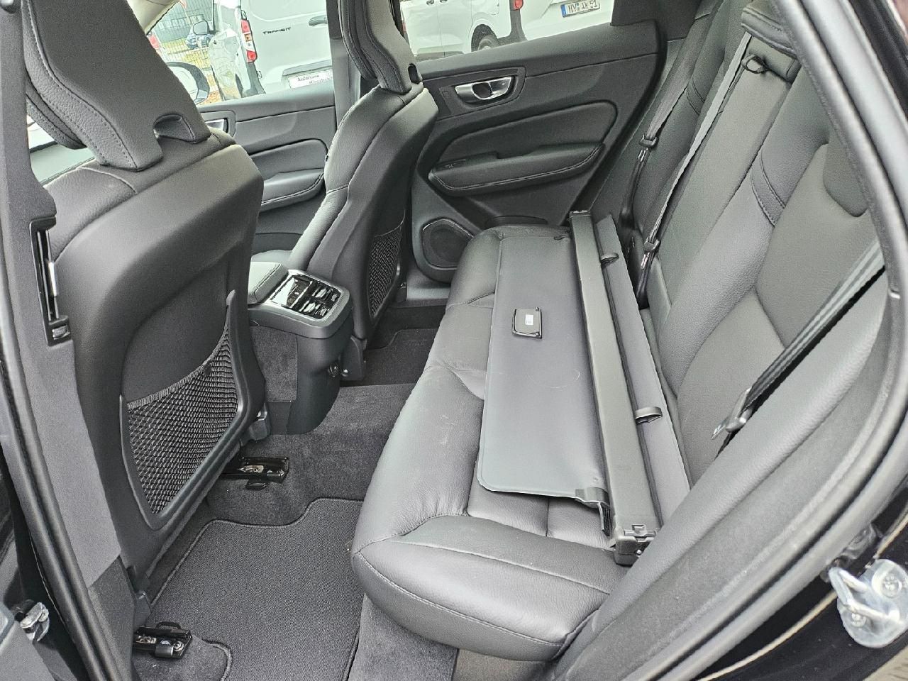 Fahrzeugabbildung Volvo XC60 Ultimate Dark AWD