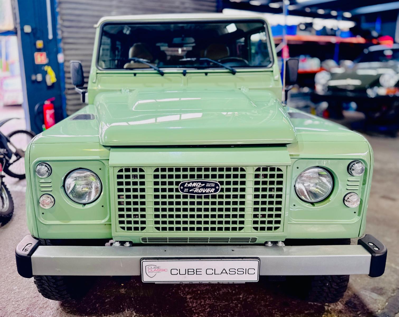 Land Rover Defender 110 orig. Heritage Station 1 Hd. 2.2016
